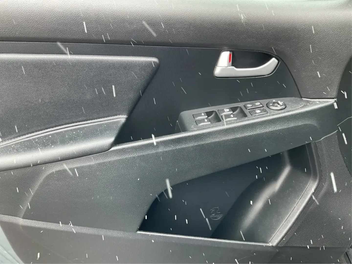 2015 Kia Sportage LX (KNDPB3AC8F7) with an Other engine, located at 1951 S Dayton Lakeview Rd., New Carlisle, OH, 45344, (937) 908-9800, 39.890999, -84.050255 - **Adventure Awaits: Discover the 2015 Kia Sportage LX at Advantage Car and Credit!**<br /> <br /> Are you ready to enhance your lifestyle with a vehicle that's perfect for weekend getaways or daily commutes? At Advantage Car and Credit in New Carlisle, OH, we're excited to introduce you to the 2015 - Photo#16