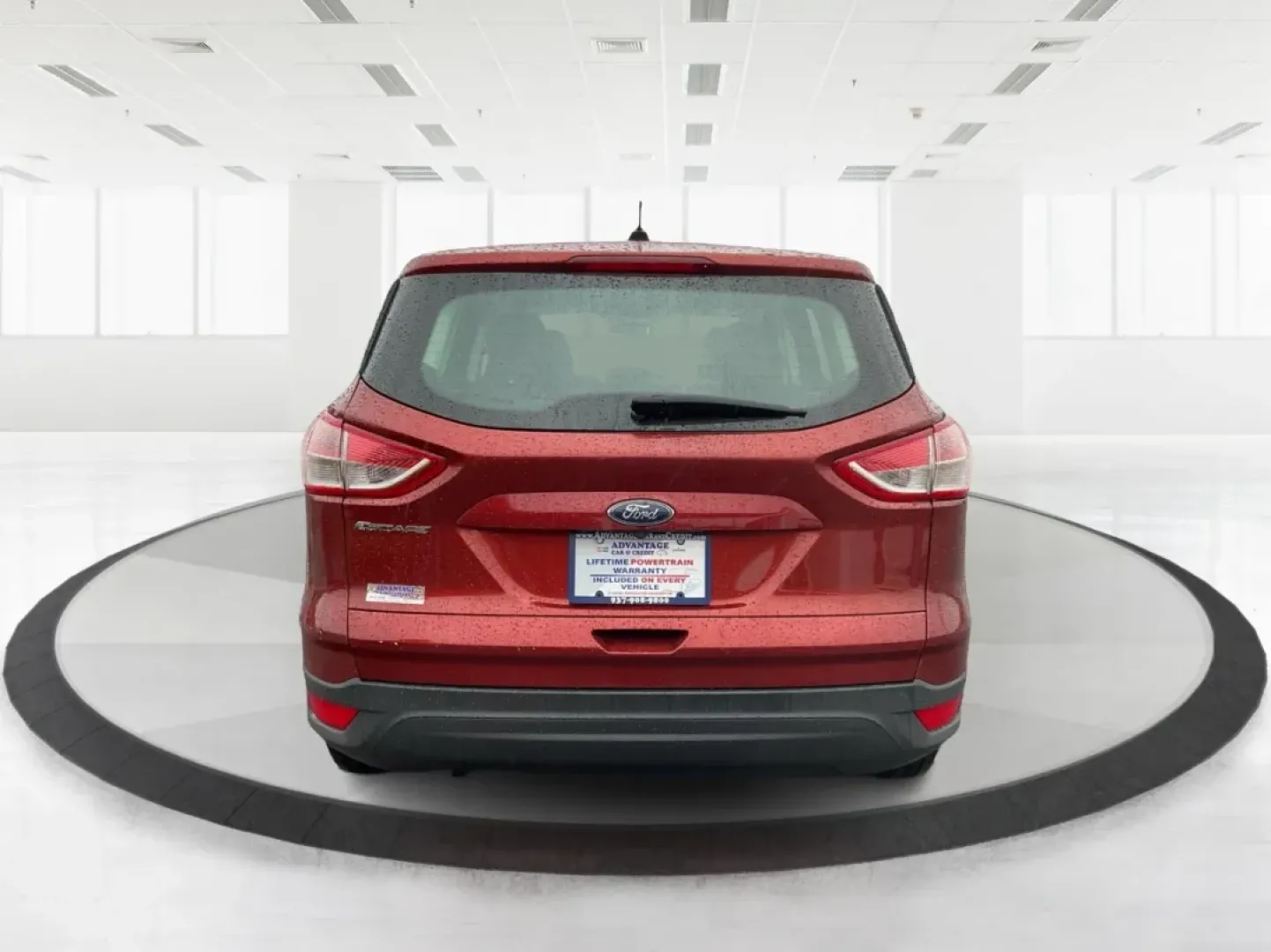 2016 Ford Escape S (1FMCU0F7XGU) with an Duratec 2.5L I-4 DOHC engine, located at 880 E. National Road, Vandalia, OH, 45377, (937) 908-9800, 39.891918, -84.183594 - **Discover Your Next Adventure with the 2016 Ford Escape at Advantage Car and Credit - Vandalia!**<br /> <br /> Are you seeking a vehicle that effortlessly balances comfort, versatility, and style for your daily commute or weekend getaways? Look no further than this stunning 2016 Ford Escape, availa - Photo#3