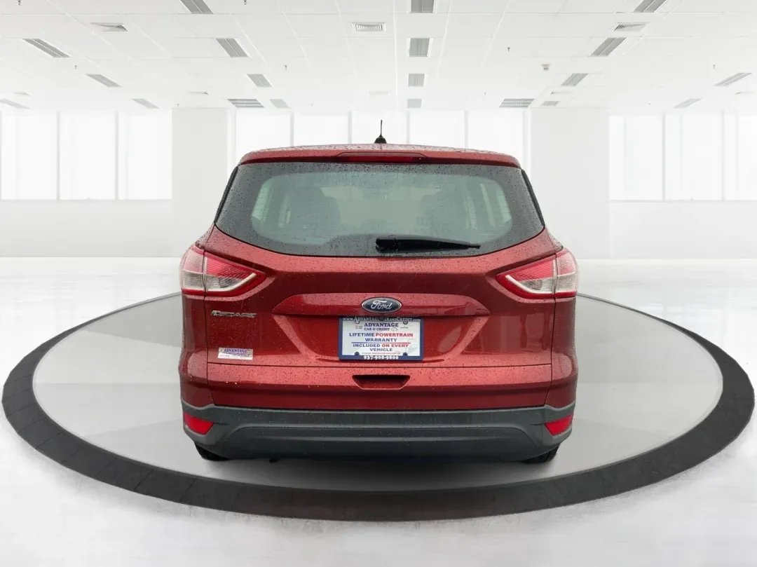 2016 Ford Escape S (1FMCU0F7XGU) with an Duratec 2.5L I-4 DOHC engine, located at 880 E. National Road, Vandalia, OH, 45377, (937) 908-9800, 39.891918, -84.183594 - **Discover Your Next Adventure with the 2016 Ford Escape at Advantage Car and Credit - Vandalia!**<br /> <br /> Are you seeking a vehicle that effortlessly balances comfort, versatility, and style for your daily commute or weekend getaways? Look no further than this stunning 2016 Ford Escape, availa - Photo#3