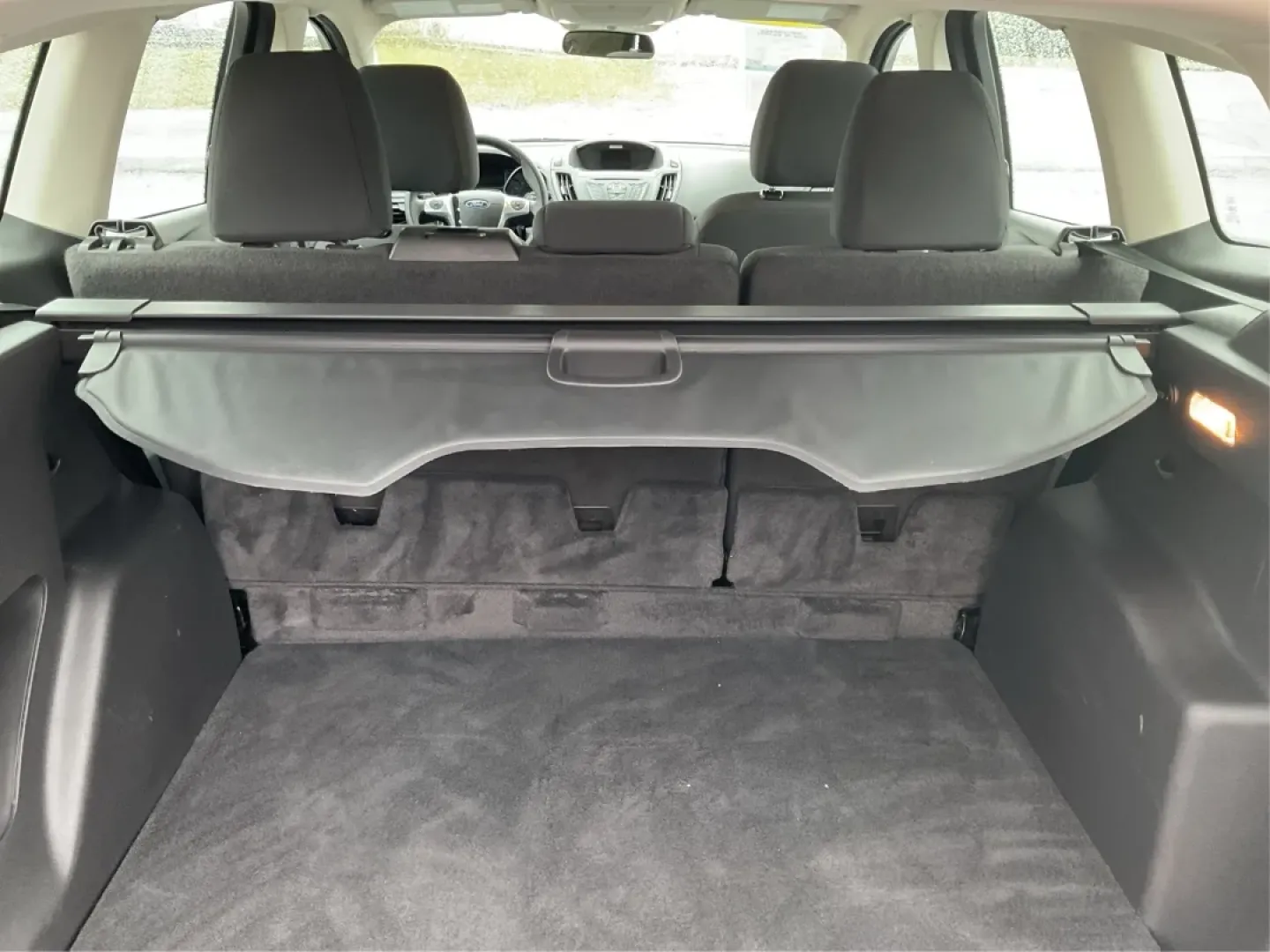 2016 Ford Escape S (1FMCU0F7XGU) with an Duratec 2.5L I-4 DOHC engine, located at 880 E. National Road, Vandalia, OH, 45377, (937) 908-9800, 39.891918, -84.183594 - **Discover Your Next Adventure with the 2016 Ford Escape at Advantage Car and Credit - Vandalia!**<br /> <br /> Are you seeking a vehicle that effortlessly balances comfort, versatility, and style for your daily commute or weekend getaways? Look no further than this stunning 2016 Ford Escape, availa - Photo#12