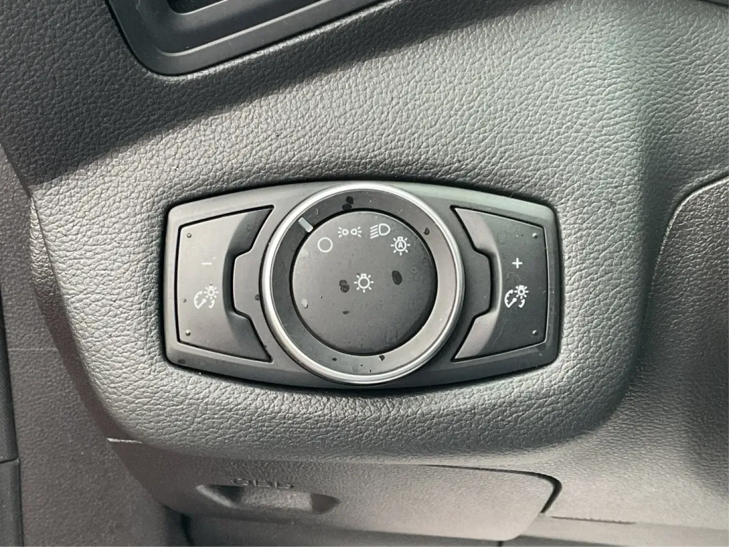 2016 Ford Escape S (1FMCU0F7XGU) with an Duratec 2.5L I-4 DOHC engine, located at 880 E. National Road, Vandalia, OH, 45377, (937) 908-9800, 39.891918, -84.183594 - **Discover Your Next Adventure with the 2016 Ford Escape at Advantage Car and Credit - Vandalia!**<br /> <br /> Are you seeking a vehicle that effortlessly balances comfort, versatility, and style for your daily commute or weekend getaways? Look no further than this stunning 2016 Ford Escape, availa - Photo#17