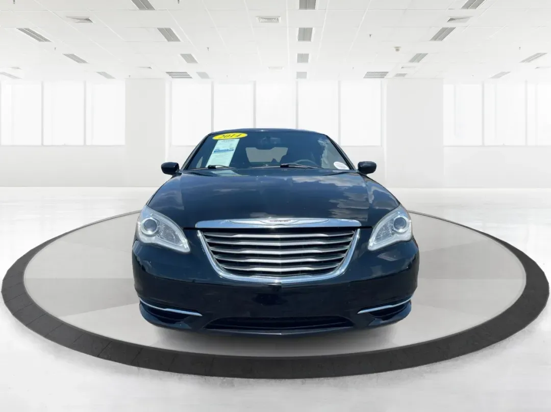 2014 Chrysler 200 LX (1C3CCBAG7EN) with an Other engine, located at 1230 East Main St, Xenia, OH, 45385, (937) 908-9800, 39.688026, -83.910172 - Are you looking for a reliable car that seamlessly fits into your busy lifestyle? Look no further than this stunning 2014 Chrysler 200 LX, available now at Advantage Car and Credit in Fairborn, OH. This stylish sedan is perfect for growing families, daily commuters, or anyone seeking a dependable ve - Photo#7