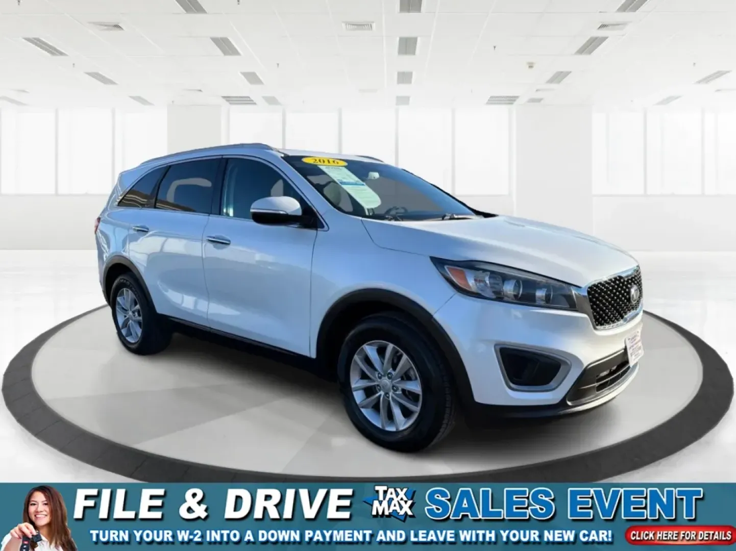 2016 Kia Sorento 2.4L LX (5XYPG4A39GG) with an 2.4L I-4 gasoline direct injection engine, 6-Speed Automatic transmission, located at 4508 South Dixie Dr, Moraine, OH, 45439, (937) 908-9800, 39.689976, -84.218452 - **Discover the Perfect Family SUV for Your Next Adventure!**<br /> <br /> Are you in search of a reliable SUV that can comfortably accommodate your growing family while also being great for weekend getaways? Look no further than the 2016 Kia Sorento 2.4L LX, available now at Advantage Car and Credit - Photo#0
