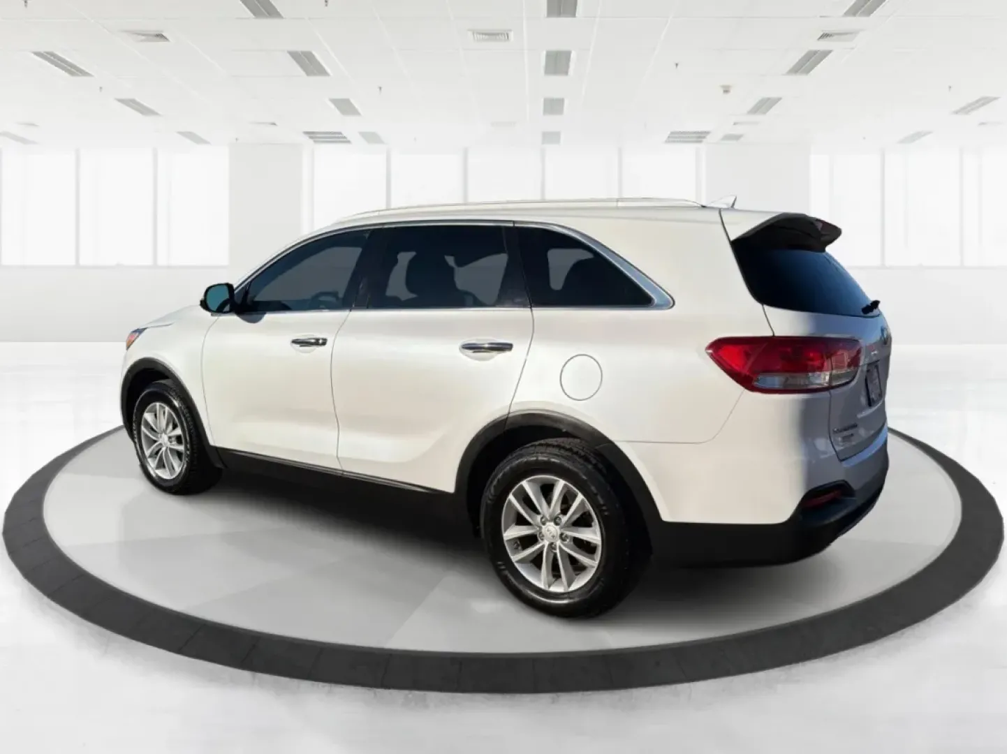 2016 Kia Sorento 2.4L LX (5XYPG4A39GG) with an 2.4L I-4 gasoline direct injection engine, 6-Speed Automatic transmission, located at 4508 South Dixie Dr, Moraine, OH, 45439, (937) 908-9800, 39.689976, -84.218452 - **Discover the Perfect Family SUV for Your Next Adventure!**<br /> <br /> Are you in search of a reliable SUV that can comfortably accommodate your growing family while also being great for weekend getaways? Look no further than the 2016 Kia Sorento 2.4L LX, available now at Advantage Car and Credit - Photo#4