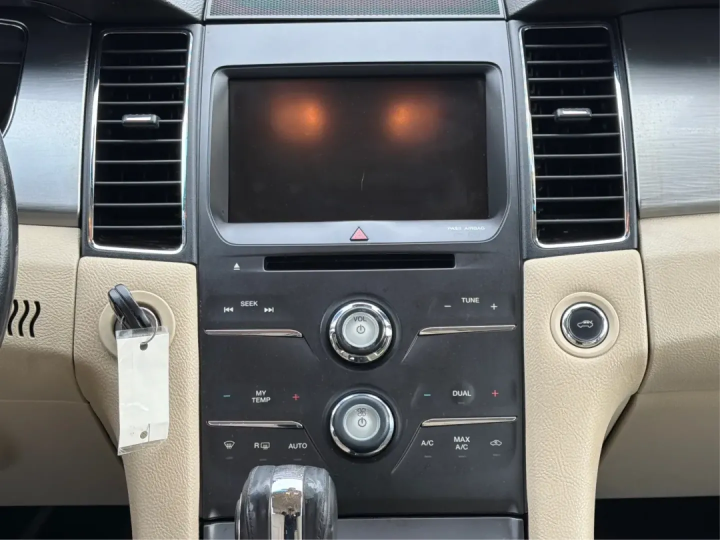 2013 Ford Taurus SEL (1FAHP2H87DG) with an 3.5L V-6 DOHC engine, 6-Speed Automatic transmission, located at 1099 N County Rd 25A , Troy, OH, 45373, (937) 908-9800, 40.057079, -84.212883 - **Discover the Perfect Family Sedan: 2013 Ford Taurus SEL at Advantage Car and Credit - Piqua, OH**<br /> <br /> Are you searching for a reliable and spacious vehicle that fits seamlessly into your family's lifestyle? Look no further than this 2013 Ford Taurus SEL, available now at Advantage Car and - Photo#13