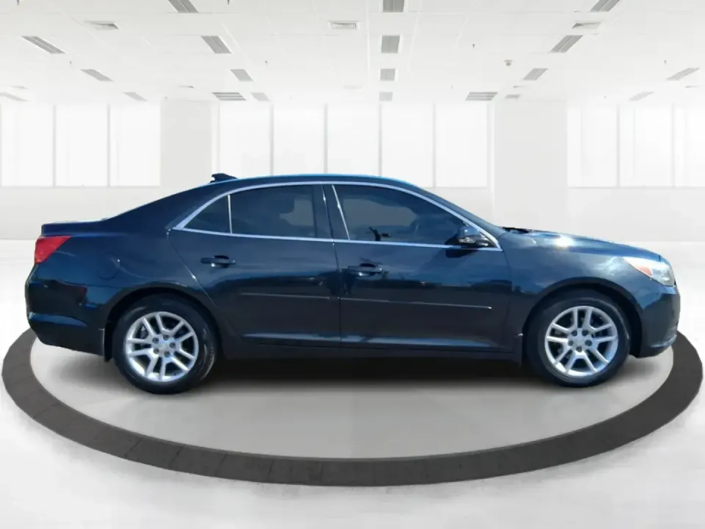 2015 Chevrolet Malibu 1LT (1G11C5SL6FF) with an ECOTEC 2.5L I-4 gasoline direct injection engine, 6-Speed Automatic transmission, located at 1184 Kauffman Ave, Fairborn, OH, 45324, (937) 908-9800, 39.807072, -84.030914 - **Elevate Your Daily Drive with the 2015 Chevrolet Malibu 1LT at Advantage Car and Credit!** <br /> <br /> Are you looking for a vehicle that combines style, comfort, and reliability? The 2015 Chevrolet Malibu 1LT is the perfect sedan for everyone from busy professionals to growing families. With it - Photo#1