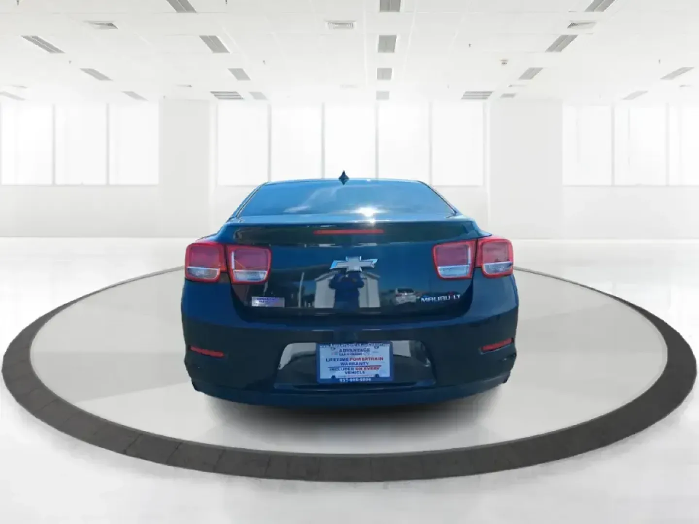 2015 Chevrolet Malibu 1LT (1G11C5SL6FF) with an ECOTEC 2.5L I-4 gasoline direct injection engine, 6-Speed Automatic transmission, located at 1184 Kauffman Ave, Fairborn, OH, 45324, (937) 908-9800, 39.807072, -84.030914 - **Elevate Your Daily Drive with the 2015 Chevrolet Malibu 1LT at Advantage Car and Credit!** <br /> <br /> Are you looking for a vehicle that combines style, comfort, and reliability? The 2015 Chevrolet Malibu 1LT is the perfect sedan for everyone from busy professionals to growing families. With it - Photo#3