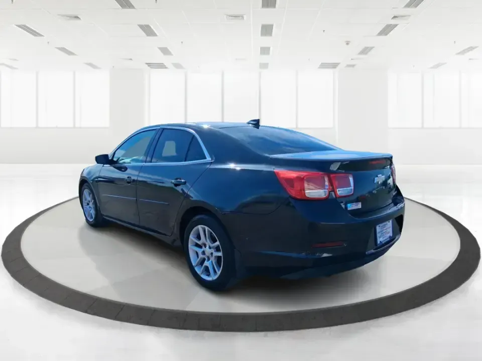 2015 Chevrolet Malibu 1LT (1G11C5SL6FF) with an ECOTEC 2.5L I-4 gasoline direct injection engine, 6-Speed Automatic transmission, located at 1184 Kauffman Ave, Fairborn, OH, 45324, (937) 908-9800, 39.807072, -84.030914 - **Elevate Your Daily Drive with the 2015 Chevrolet Malibu 1LT at Advantage Car and Credit!** <br /> <br /> Are you looking for a vehicle that combines style, comfort, and reliability? The 2015 Chevrolet Malibu 1LT is the perfect sedan for everyone from busy professionals to growing families. With it - Photo#4