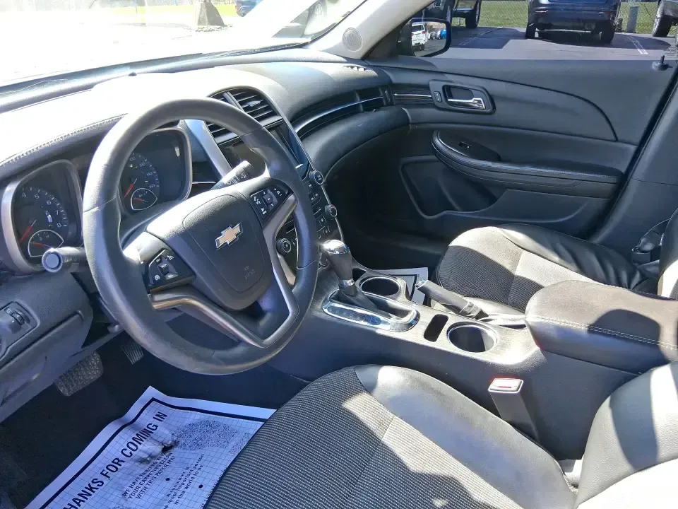 2015 Chevrolet Malibu 1LT (1G11C5SL6FF) with an ECOTEC 2.5L I-4 gasoline direct injection engine, 6-Speed Automatic transmission, located at 1184 Kauffman Ave, Fairborn, OH, 45324, (937) 908-9800, 39.807072, -84.030914 - **Elevate Your Daily Drive with the 2015 Chevrolet Malibu 1LT at Advantage Car and Credit!** <br /> <br /> Are you looking for a vehicle that combines style, comfort, and reliability? The 2015 Chevrolet Malibu 1LT is the perfect sedan for everyone from busy professionals to growing families. With it - Photo#9