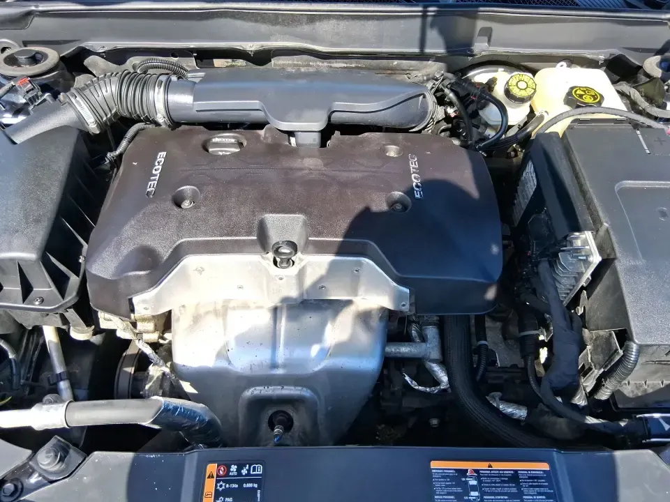 2015 Chevrolet Malibu 1LT (1G11C5SL6FF) with an ECOTEC 2.5L I-4 gasoline direct injection engine, 6-Speed Automatic transmission, located at 1184 Kauffman Ave, Fairborn, OH, 45324, (937) 908-9800, 39.807072, -84.030914 - **Elevate Your Daily Drive with the 2015 Chevrolet Malibu 1LT at Advantage Car and Credit!** <br /> <br /> Are you looking for a vehicle that combines style, comfort, and reliability? The 2015 Chevrolet Malibu 1LT is the perfect sedan for everyone from busy professionals to growing families. With it - Photo#11