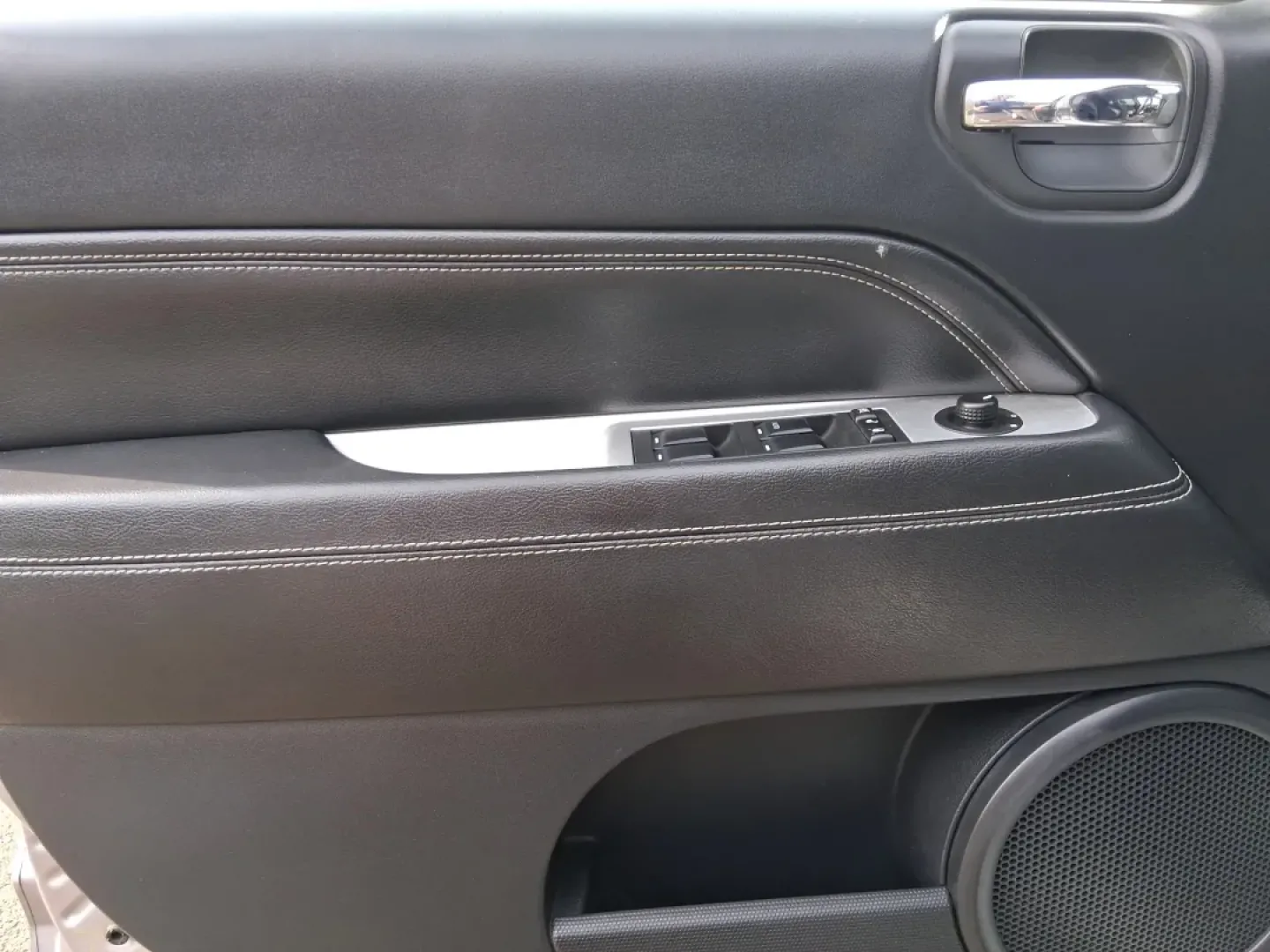 2017 Jeep Compass Latitude FWD (1C4NJCEA3HD) with an Other engine, located at 1230 East Main St, Xenia, OH, 45385, (937) 908-9800, 39.688026, -83.910172 - **Adventure Awaits with the 2017 Jeep Compass Latitude FWD: Your Perfect Weekend Companion!**<br /> <br /> Are you ready to take your weekend adventures to the next level? The 2017 Jeep Compass Latitude FWD is here to elevate your lifestyle, whether you're heading out for a family getaway, exploring - Photo#17