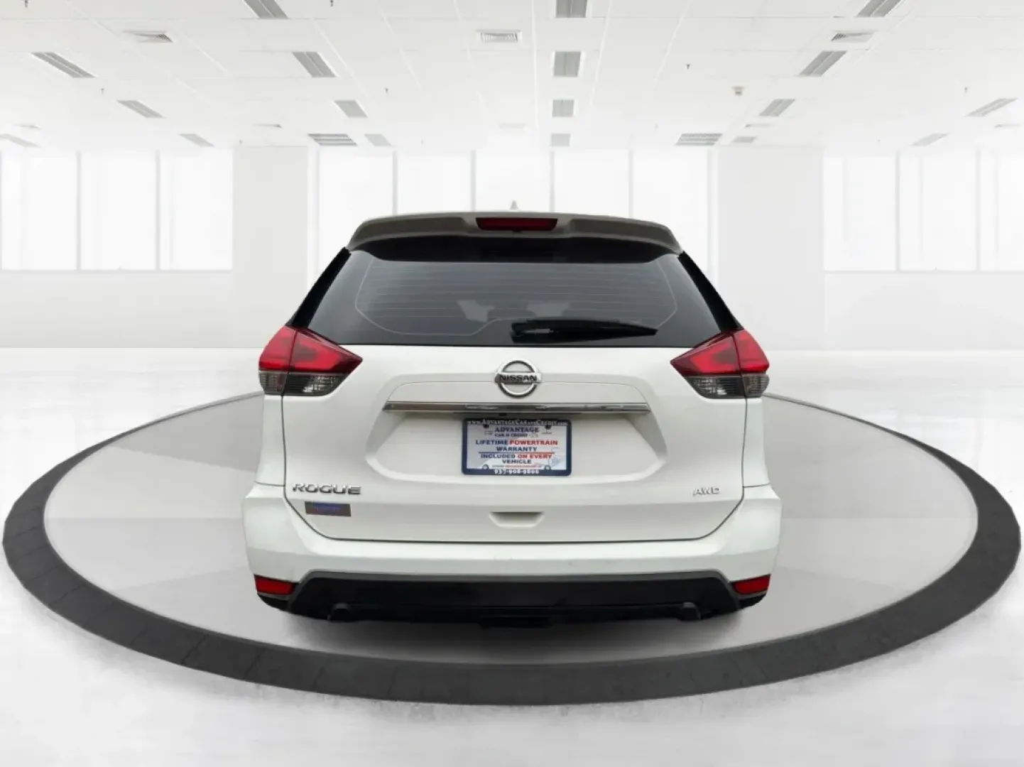 2017 Nissan Rogue S (KNMAT2MV0HP) with an 2.5L I-4 DOHC engine, CVT transmission, located at 1230 East Main St, Xenia, OH, 45385, (937) 908-9800, 39.688026, -83.910172 - **Adventure Awaits: Explore the 2017 Nissan Rogue at Advantage Car and Credit!**<br /> <br /> Are you ready to embark on your next family road trip or weekend adventure? The 2017 Nissan Rogue is the perfect companion for those who value versatility, comfort, and reliability. Whether you're navigatin - Photo#3