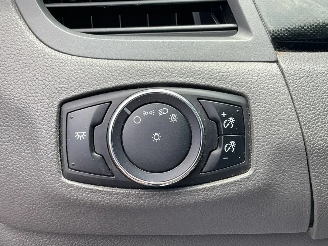 2013 Ford Edge SE (2FMDK3GC6DB) with an Other engine, located at 880 E. National Road, Vandalia, OH, 45377, (937) 908-9800, 39.891918, -84.183594 - **Discover Your Next Adventure with the 2013 Ford Edge SE A Perfect Family SUV!**<br /> <br /> Are you searching for a reliable and stylish SUV to elevate your family's adventures? The 2013 Ford Edge SE, available at Advantage Car and Credit in Fairborn, OH, is the ideal vehicle for families and in - Photo#17