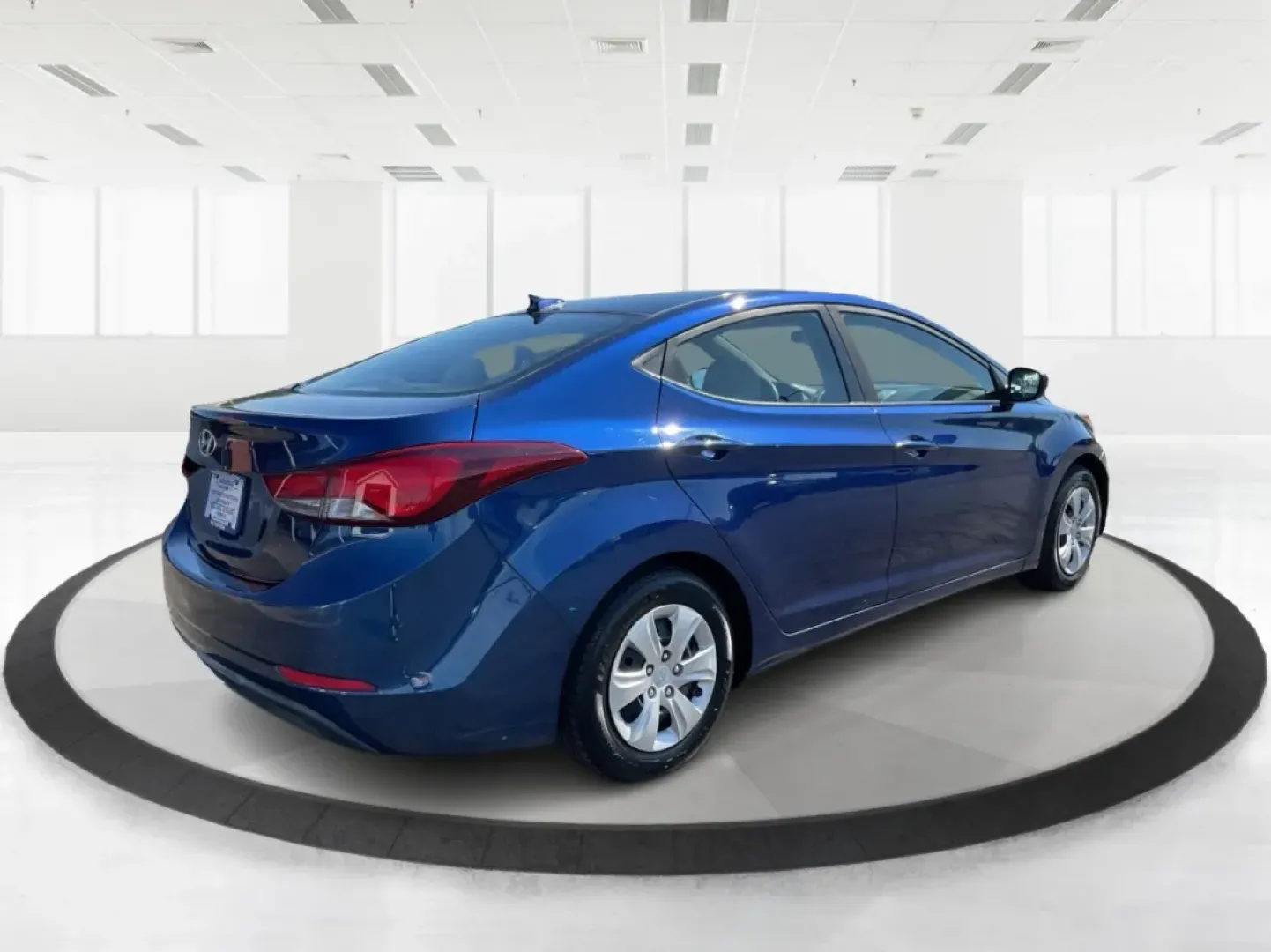 2016 Hyundai Elantra SE (5NPDH4AE5GH) with an Nu 1.8L I-4 DOHC engine, located at 401 Woodman Dr, Riverside, OH, 45431, (937) 908-9800, 39.760899, -84.123421 - **Elevate Your Daily Commute with the 2016 Hyundai Elantra SE at Advantage Car and Credit!**<br /> <br /> Are you tired of your mundane daily commute? Looking for a reliable vehicle that not only delivers performance but also fits your lifestyle? Look no further! The 2016 Hyundai Elantra SE is your - Photo#2