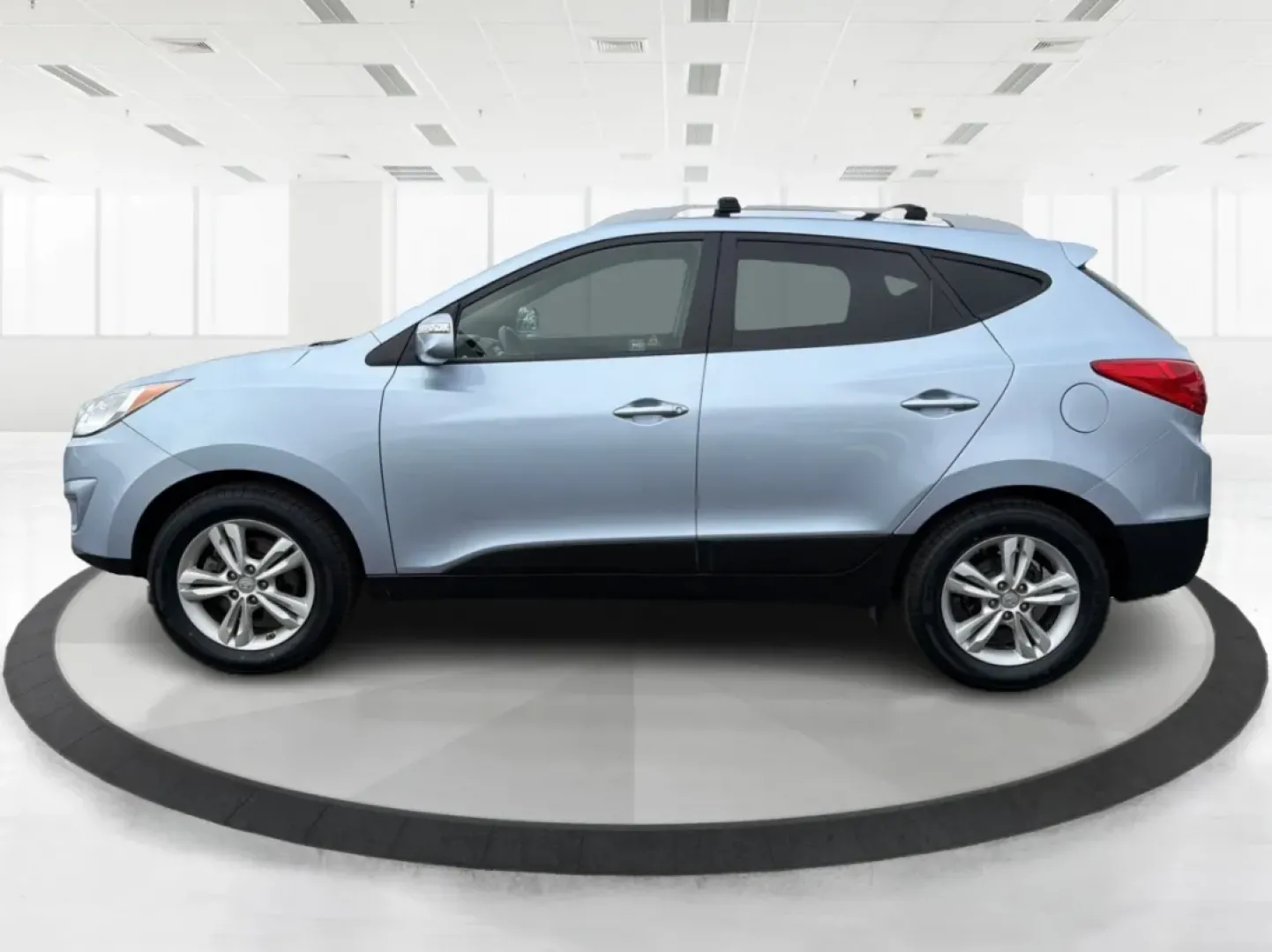 2012 Hyundai Tucson GLS (KM8JU3AC7CU) with an Theta II 2.4L I-4 DOHC engine, located at 8750 N County Rd 25A, Piqua, OH, 45356, (937) 908-9800, 40.164391, -84.232513 - **Discover the Perfect Family Adventure Vehicle: 2012 Hyundai Tucson GLS at Advantage Car and Credit - Piqua**<br /> <br /> Are you on the hunt for a versatile SUV that fits seamlessly into your active lifestyle? Look no further than this stunning 2012 Hyundai Tucson GLS at Advantage Car and Credit - Photo#5