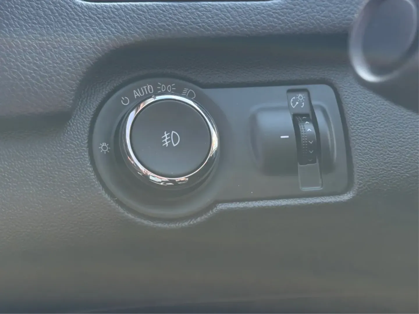 2015 Buick Regal Turbo/e-Assist Premium I (2G4GN5EX7F9) with an 2.0L L4 DOHC 16V TURBO engine, 6-Speed Automatic transmission, located at 4508 South Dixie Dr, Moraine, OH, 45439, (937) 908-9800, 39.689976, -84.218452 - **Experience Luxury and Comfort in the 2015 Buick Regal Turbo/e-Assist Premium I at Advantage Car and Credit!**<br /> <br /> Are you ready to elevate your daily commute or weekend adventures? The 2015 Buick Regal Turbo/e-Assist Premium I is the perfect vehicle for those seeking a blend of style, com - Photo#16