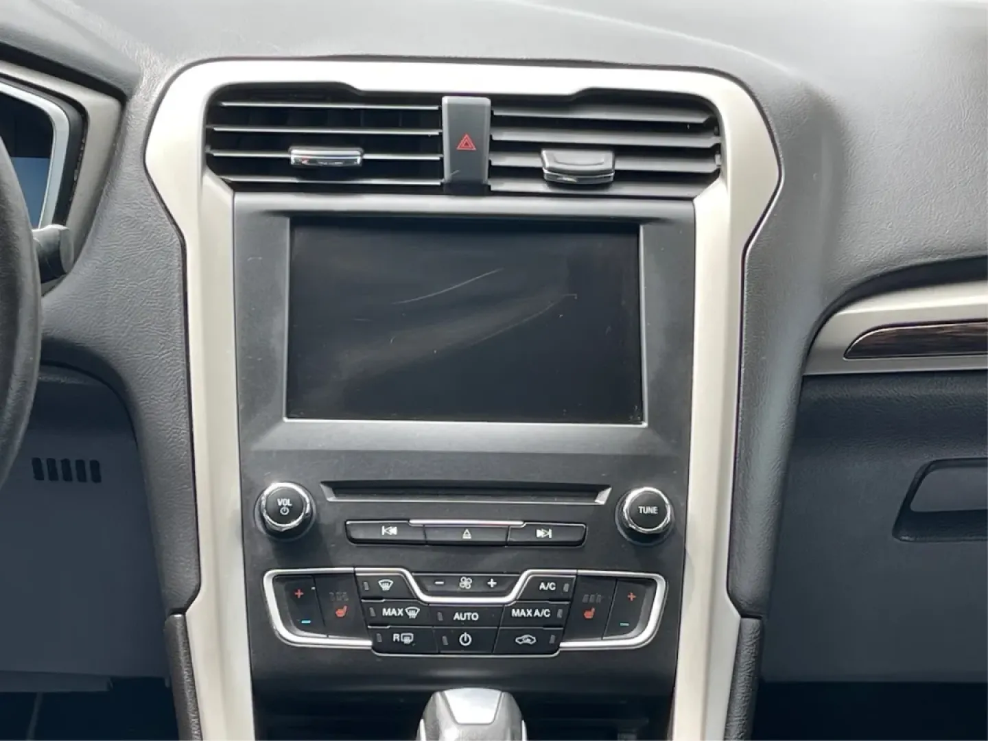 2016 Ford Fusion SE (3FA6P0HD7GR) with an Other engine, located at 880 E. National Road, Vandalia, OH, 45377, (937) 908-9800, 39.891918, -84.183594 - Experience the perfect blend of style, comfort, and reliability with this 2016 Ford Fusion SE, available now at Advantage Car and Credit in Fairborn, OH. Whether you're a commuter navigating the busy streets of downtown Fairborn or a growing family looking for a dependable vehicle for your weekend a - Photo#12