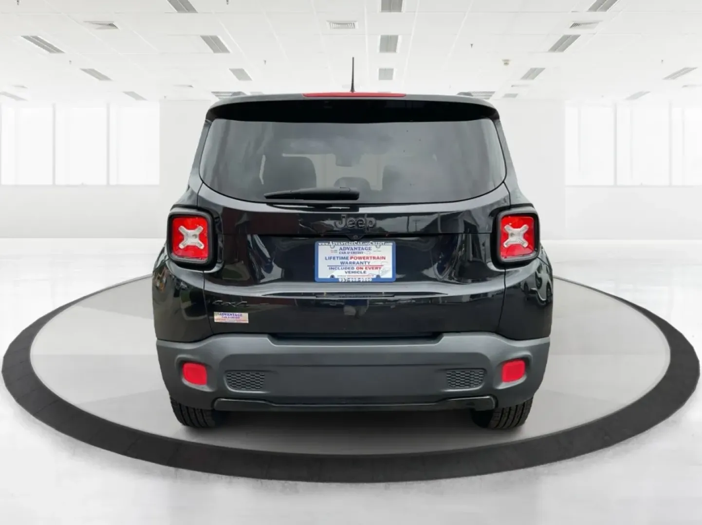 2016 Jeep Renegade Justice (ZACCJBBT4GP) with an Tigershark MultiAir 2.4L I-4 variable valve contro engine, located at 8750 N County Rd 25A, Piqua, OH, 45356, (937) 908-9800, 40.164391, -84.232513 - ### Adventure Awaits with the 2016 Jeep Renegade Justice at Advantage Car and Credit - Xenia!<br /> <br /> Are you ready to tackle your next adventure? Whether you're planning a weekend getaway with friends, navigating the hustle and bustle of daily commutes, or exploring the great outdoors, the 201 - Photo#3