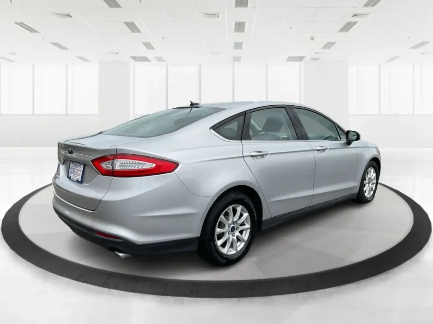 2016 Ford Fusion S (3FA6P0G72GR) with an Duratec 2.5L I-4 DOHC engine, located at 1230 East Main St, Xenia, OH, 45385, (937) 908-9800, 39.688026, -83.910172 - Discover the perfect blend of style, comfort, and reliability with this **2016 Ford Fusion**-ideal for your daily commutes, family outings, or weekend adventures. If you're searching for a dependable sedan that won't break the bank, this vehicle is just what you need. It's great for growing families - Photo#2