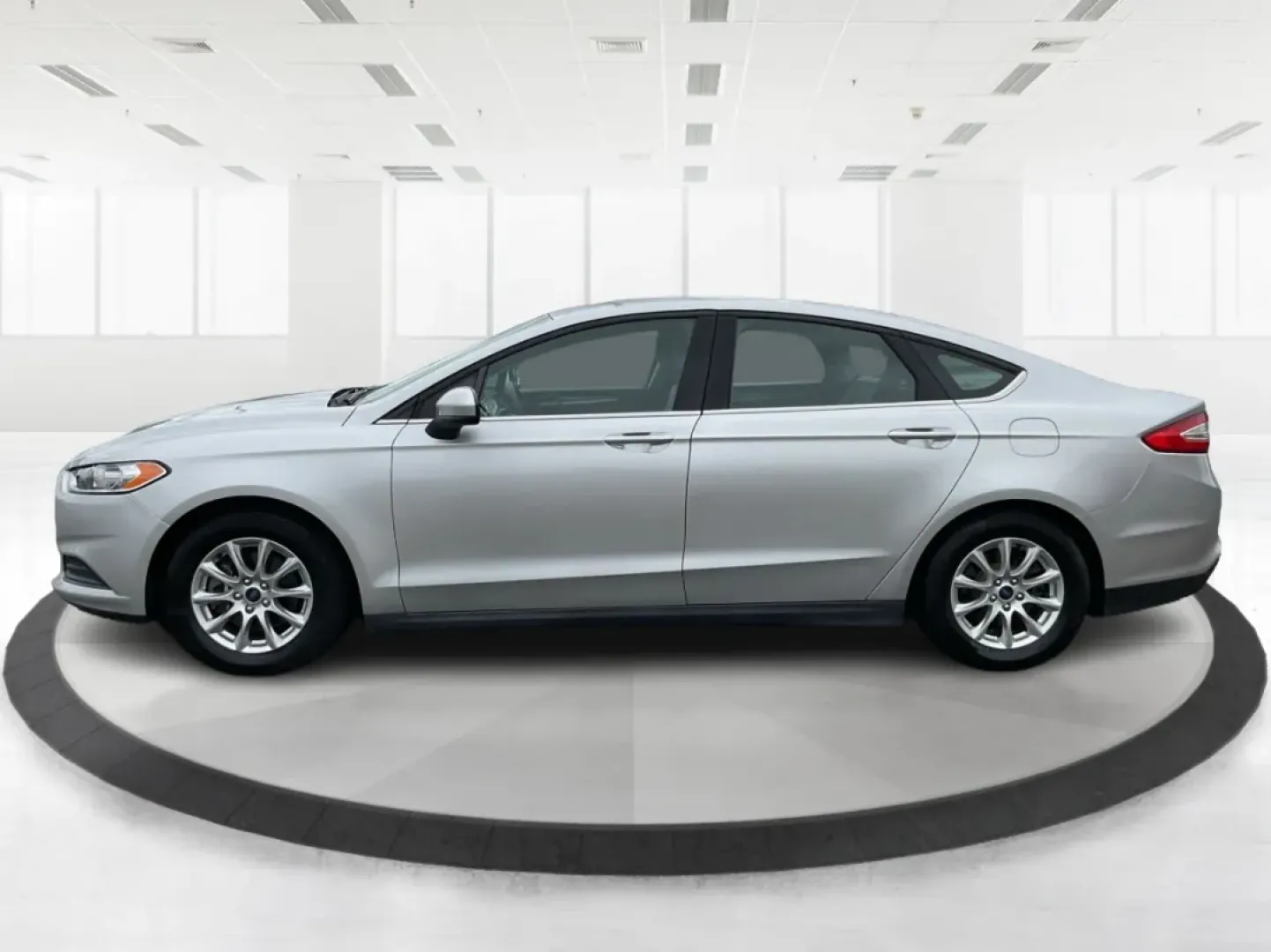 2016 Ford Fusion S (3FA6P0G72GR) with an Duratec 2.5L I-4 DOHC engine, located at 1230 East Main St, Xenia, OH, 45385, (937) 908-9800, 39.688026, -83.910172 - Discover the perfect blend of style, comfort, and reliability with this **2016 Ford Fusion**-ideal for your daily commutes, family outings, or weekend adventures. If you're searching for a dependable sedan that won't break the bank, this vehicle is just what you need. It's great for growing families - Photo#5