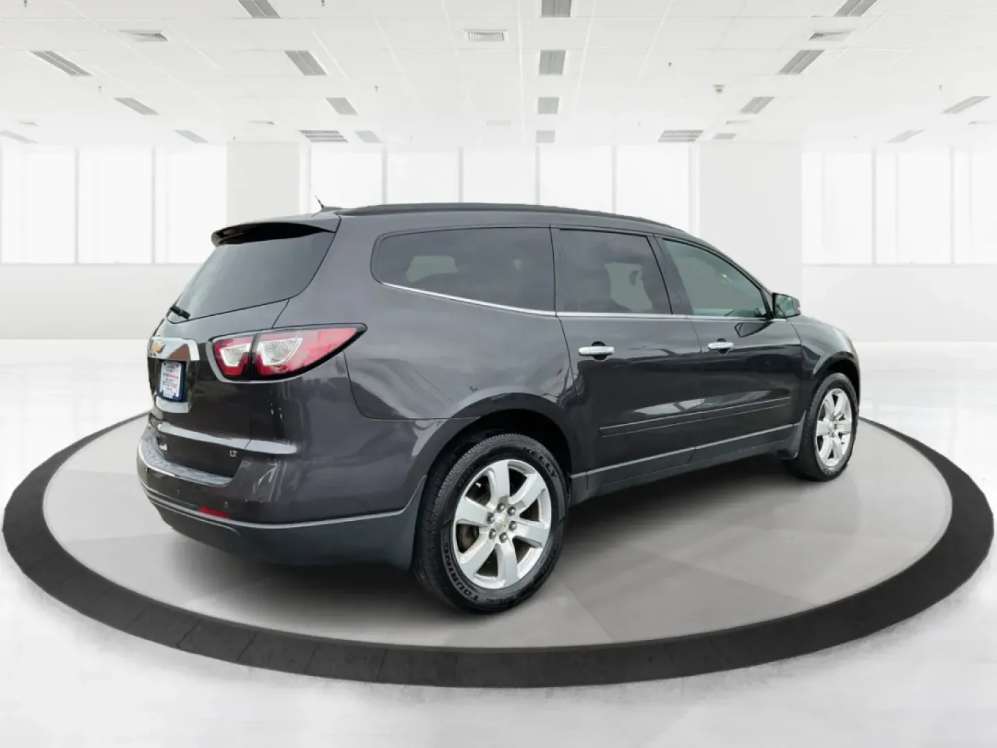2017 Chevrolet Traverse 1LT (1GNKVGKD4HJ) with an 3.6L V-6 gasoline direct injection engine, located at 880 E. National Road, Vandalia, OH, 45377, (937) 908-9800, 39.891918, -84.183594 - **Explore Your Next Adventure in the 2017 Chevrolet Traverse at Advantage Car and Credit - Vandalia!**<br /> <br /> Are you ready to elevate your family's road trips or weekend adventures? The 2017 Chevrolet Traverse is designed for those who love the open road and need a spacious utility vehicle th - Photo#2