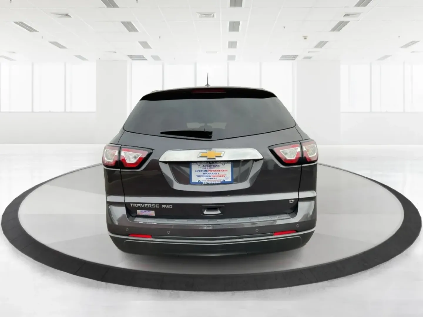 2017 Chevrolet Traverse 1LT (1GNKVGKD4HJ) with an 3.6L V-6 gasoline direct injection engine, located at 880 E. National Road, Vandalia, OH, 45377, (937) 908-9800, 39.891918, -84.183594 - **Explore Your Next Adventure in the 2017 Chevrolet Traverse at Advantage Car and Credit - Vandalia!**<br /> <br /> Are you ready to elevate your family's road trips or weekend adventures? The 2017 Chevrolet Traverse is designed for those who love the open road and need a spacious utility vehicle th - Photo#3