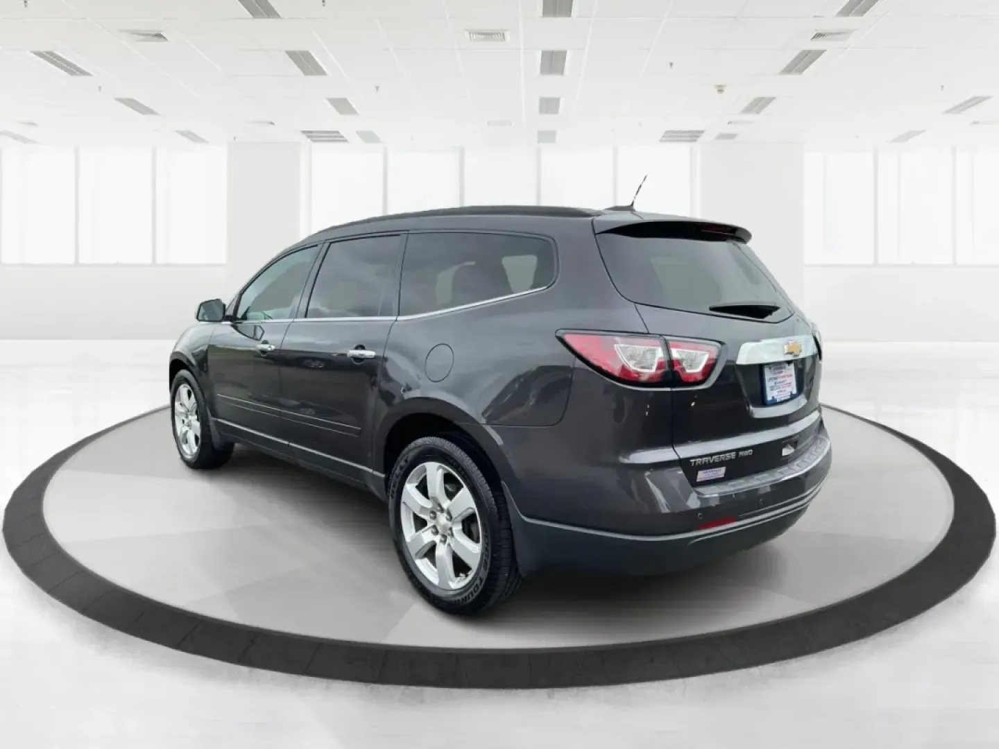 2017 Chevrolet Traverse 1LT (1GNKVGKD4HJ) with an 3.6L V-6 gasoline direct injection engine, located at 880 E. National Road, Vandalia, OH, 45377, (937) 908-9800, 39.891918, -84.183594 - **Explore Your Next Adventure in the 2017 Chevrolet Traverse at Advantage Car and Credit - Vandalia!**<br /> <br /> Are you ready to elevate your family's road trips or weekend adventures? The 2017 Chevrolet Traverse is designed for those who love the open road and need a spacious utility vehicle th - Photo#4