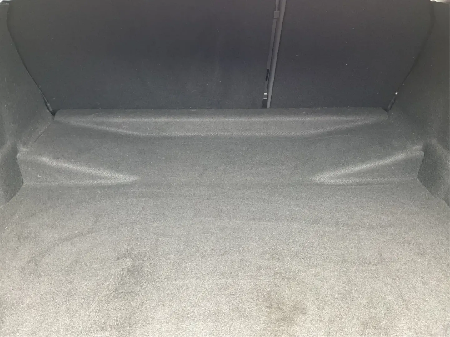 2014 Buick Regal Turbo (2G4GK5EX3E9) with an 2L I-4 gasoline direct injection engine, located at 880 E. National Road, Vandalia, OH, 45377, (937) 908-9800, 39.891918, -84.183594 - **Unleash Your Driving Experience with the 2014 Buick Regal Turbo: The Perfect Blend of Comfort and Style!**<br /> <br /> Are you on the lookout for a car that not only meets your daily commuting needs but also elevates your lifestyle? Look no further than our stunning 2014 Buick Regal Turbo, availa - Photo#12