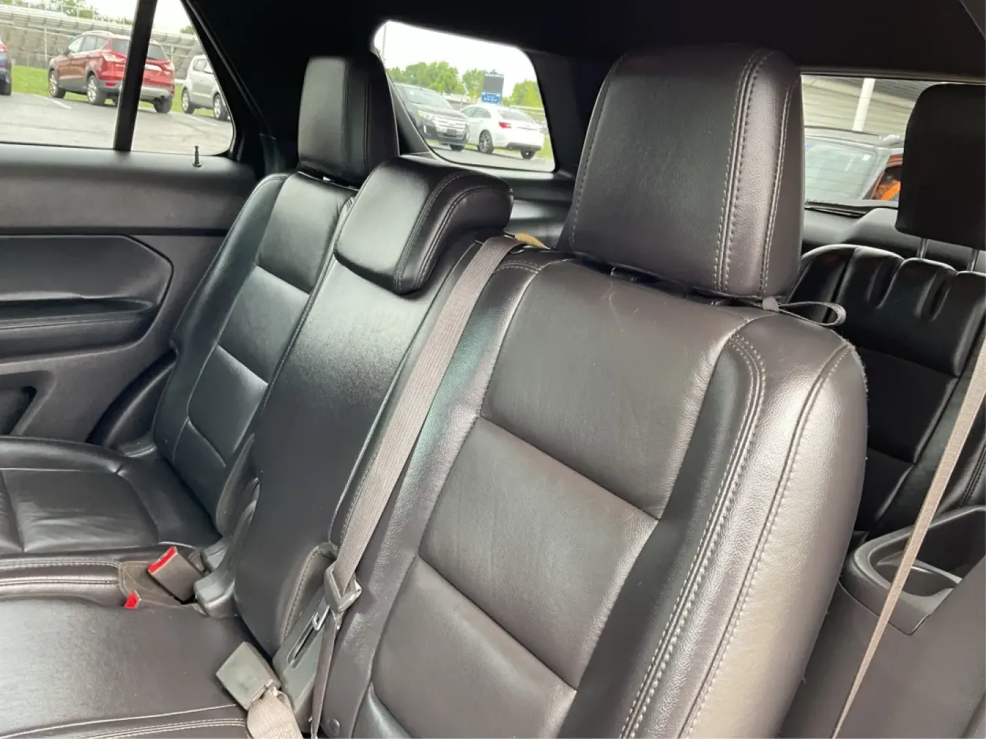 2015 Ford Explorer XLT (1FM5K8D83FG) with an 3.5L V-6 DOHC engine, located at 880 E. National Road, Vandalia, OH, 45377, (937) 908-9800, 39.891918, -84.183594 - **Discover Adventure in the 2015 Ford Explorer XLT Ideal for Family Road Trips and Weekend Getaways!** <br /> <br /> At Advantage Car and Credit Vandalia, we know how important it is to have a reliable and spacious vehicle that fits your active lifestyle. Whether you're planning a family road trip - Photo#10