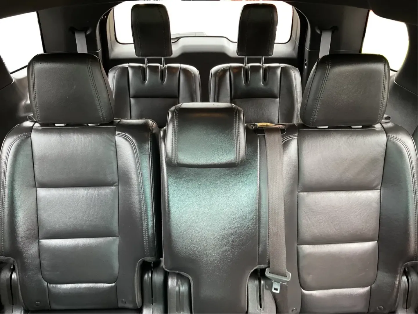 2015 Ford Explorer XLT (1FM5K8D83FG) with an 3.5L V-6 DOHC engine, located at 880 E. National Road, Vandalia, OH, 45377, (937) 908-9800, 39.891918, -84.183594 - **Discover Adventure in the 2015 Ford Explorer XLT Ideal for Family Road Trips and Weekend Getaways!** <br /> <br /> At Advantage Car and Credit Vandalia, we know how important it is to have a reliable and spacious vehicle that fits your active lifestyle. Whether you're planning a family road trip - Photo#14
