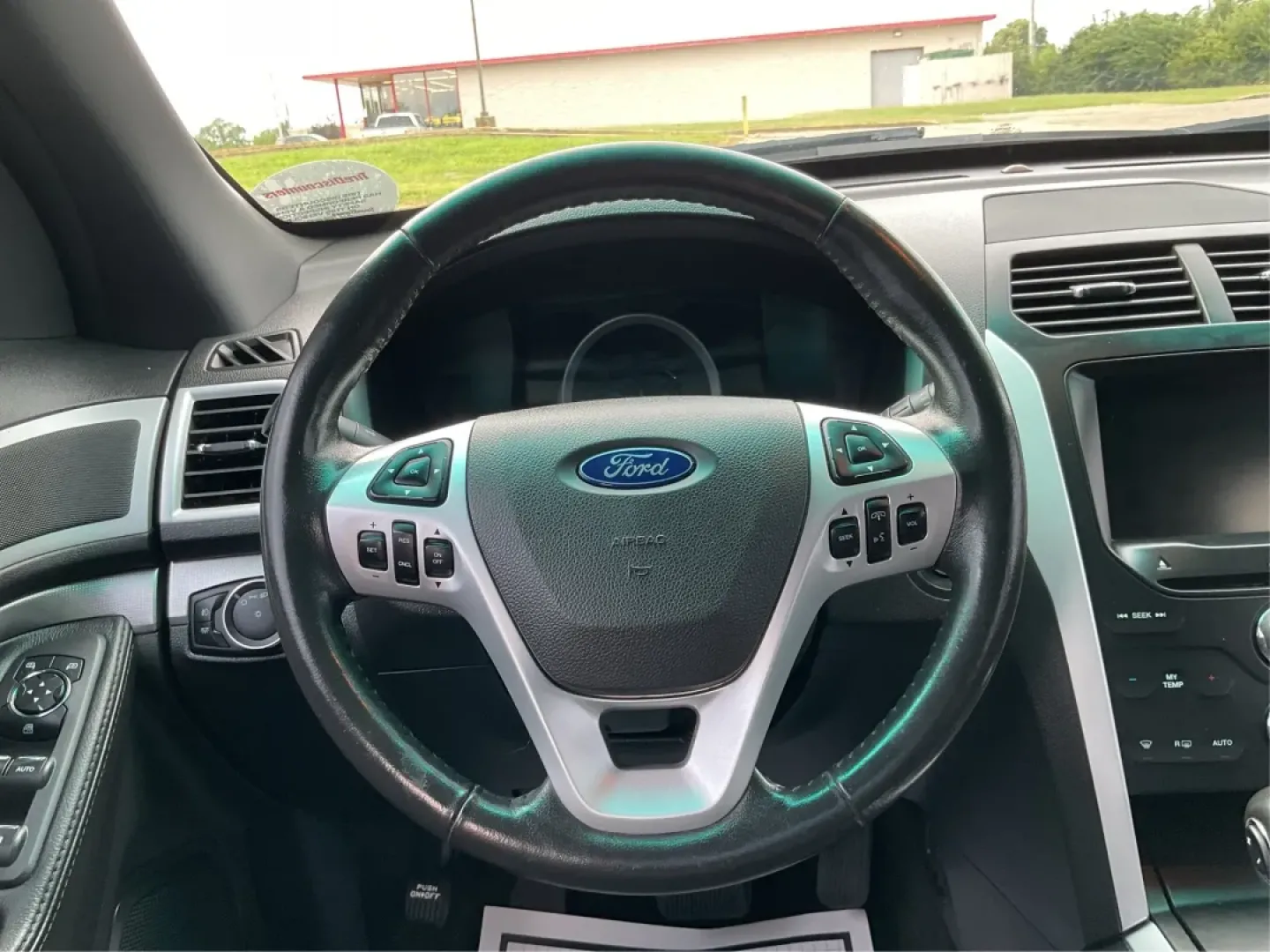 2015 Ford Explorer XLT (1FM5K8D83FG) with an 3.5L V-6 DOHC engine, located at 880 E. National Road, Vandalia, OH, 45377, (937) 908-9800, 39.891918, -84.183594 - **Discover Adventure in the 2015 Ford Explorer XLT Ideal for Family Road Trips and Weekend Getaways!** <br /> <br /> At Advantage Car and Credit Vandalia, we know how important it is to have a reliable and spacious vehicle that fits your active lifestyle. Whether you're planning a family road trip - Photo#16