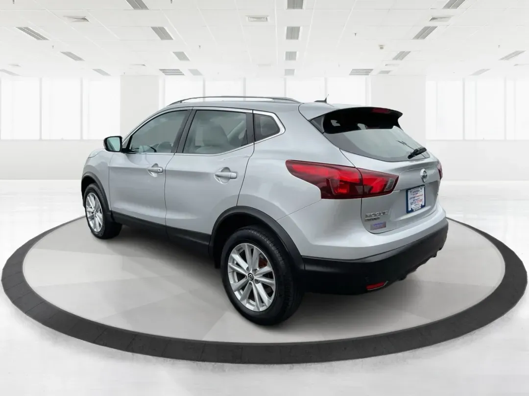 2019 Nissan Rogue SV (JN1BJ1CR3KW) with an 2L I-4 gasoline direct injection engine, located at 401 Woodman Dr, Riverside, OH, 45431, (937) 908-9800, 39.760899, -84.123421 - 2019 Nissan Rogue SV - Photo#4