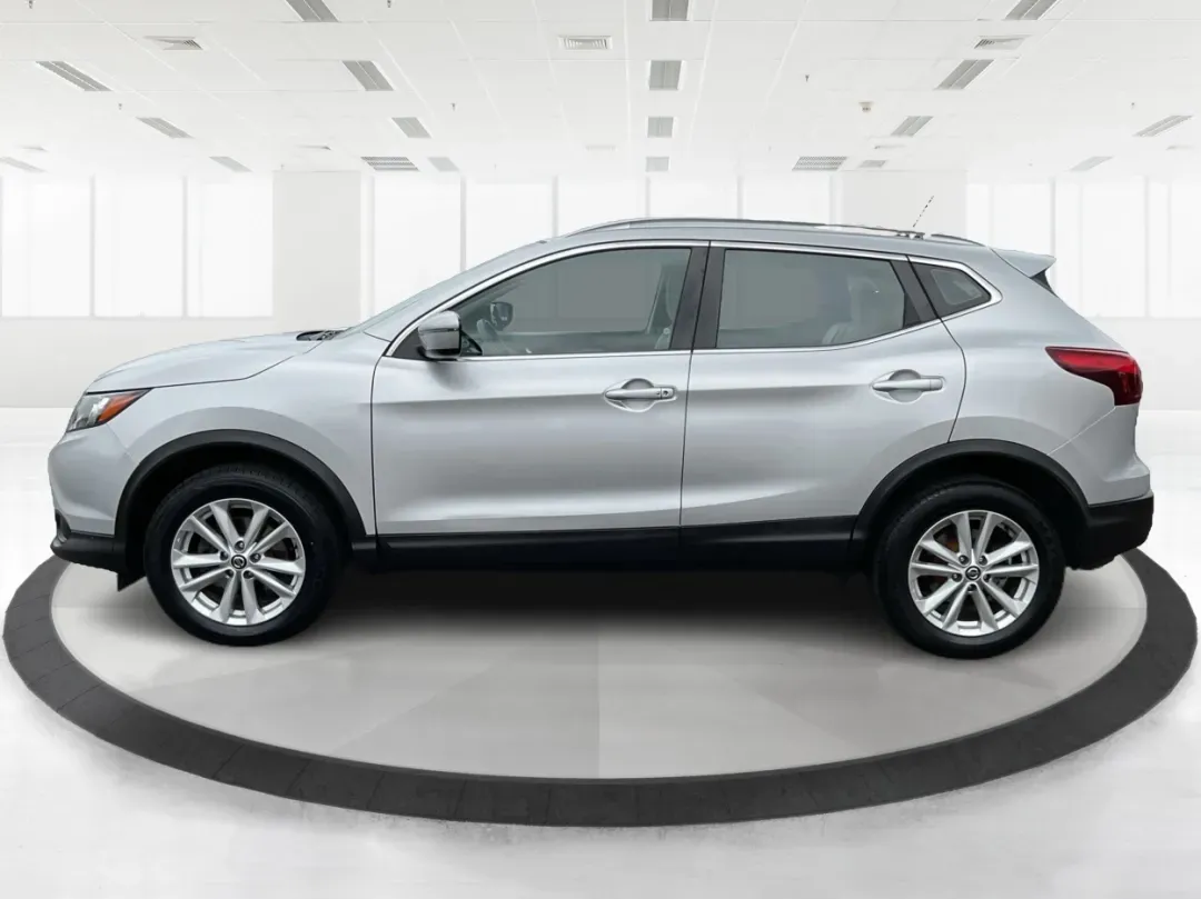 2019 Nissan Rogue SV (JN1BJ1CR3KW) with an 2L I-4 gasoline direct injection engine, located at 401 Woodman Dr, Riverside, OH, 45431, (937) 908-9800, 39.760899, -84.123421 - 2019 Nissan Rogue SV - Photo#5