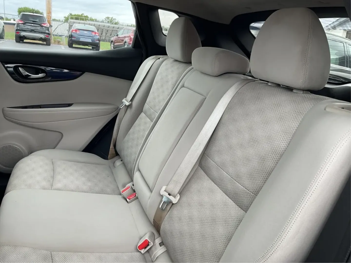 2019 Nissan Rogue SV (JN1BJ1CR3KW) with an 2L I-4 gasoline direct injection engine, located at 401 Woodman Dr, Riverside, OH, 45431, (937) 908-9800, 39.760899, -84.123421 - Imagine hitting the open road, the wind in your hair, as you embark on spontaneous weekend adventures or daily commutes-this is the lifestyle that the 2019 Nissan Rogue SV embodies. With its versatile SUV design and impressive features, this vehicle is perfect for anyone looking to elevate their dri - Photo#10