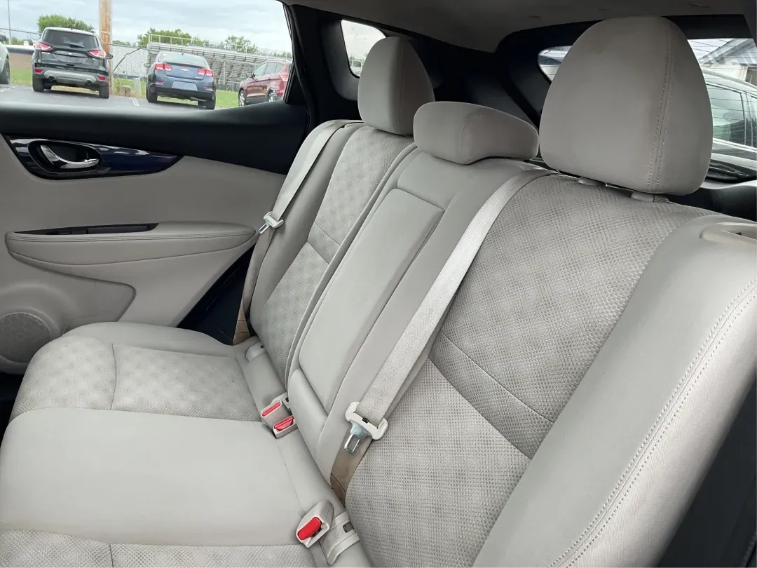 2019 Nissan Rogue SV (JN1BJ1CR3KW) with an 2L I-4 gasoline direct injection engine, located at 401 Woodman Dr, Riverside, OH, 45431, (937) 908-9800, 39.760899, -84.123421 - 2019 Nissan Rogue SV - Photo#10