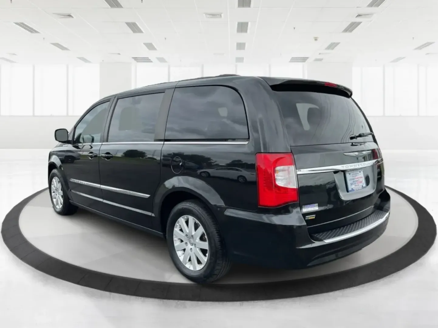 2016 Chrysler Town and Country Touring (2C4RC1BG9GR) with an Pentastar 3.6L V-6 DOHC engine, located at 4508 South Dixie Dr, Moraine, OH, 45439, (937) 908-9800, 39.689976, -84.218452 - **Discover Your Next Family Adventure with the 2016 Chrysler Town and Country Touring!**<br /> <br /> If you're searching for a reliable vehicle that's perfect for family road trips, daily commutes, or weekend getaways, look no further than this stunning 2016 Chrysler Town and Country Touring. W - Photo#4