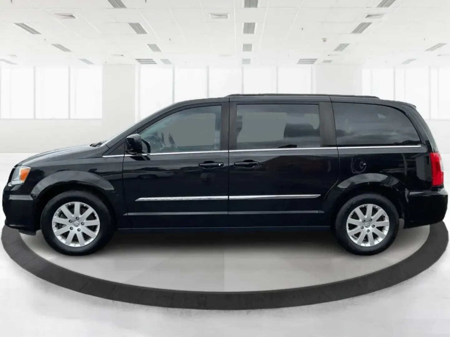 2016 Chrysler Town and Country Touring (2C4RC1BG9GR) with an Pentastar 3.6L V-6 DOHC engine, located at 4508 South Dixie Dr, Moraine, OH, 45439, (937) 908-9800, 39.689976, -84.218452 - **Discover Your Next Family Adventure with the 2016 Chrysler Town and Country Touring!**<br /> <br /> If you're searching for a reliable vehicle that's perfect for family road trips, daily commutes, or weekend getaways, look no further than this stunning 2016 Chrysler Town and Country Touring. W - Photo#5