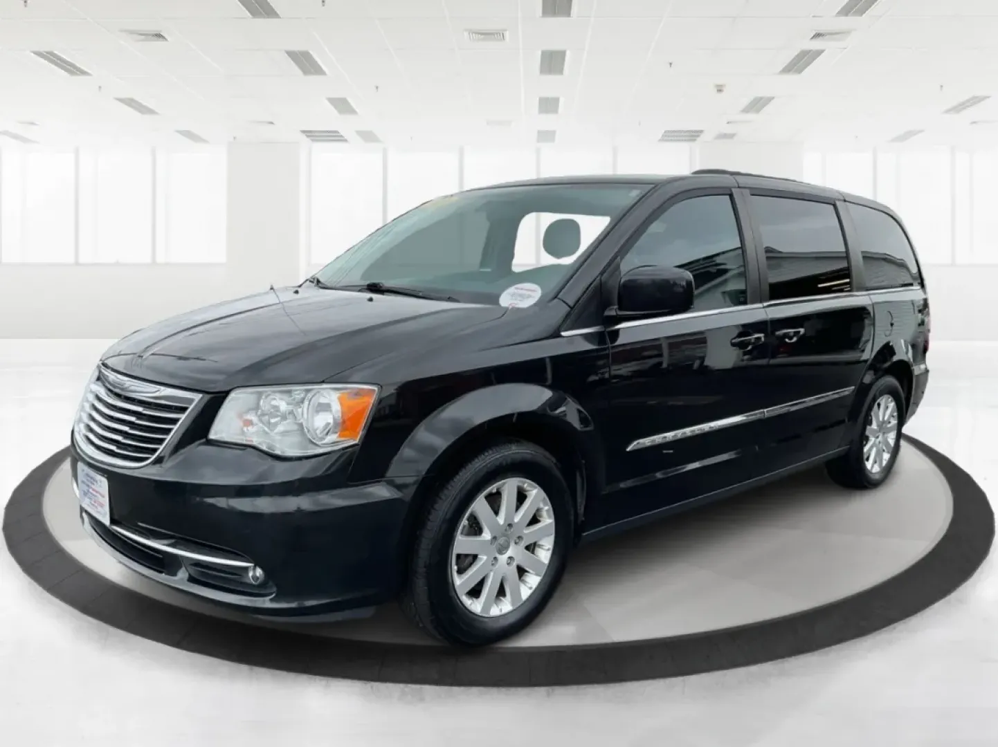 2016 Chrysler Town and Country Touring (2C4RC1BG9GR) with an Pentastar 3.6L V-6 DOHC engine, located at 4508 South Dixie Dr, Moraine, OH, 45439, (937) 908-9800, 39.689976, -84.218452 - **Discover Your Next Family Adventure with the 2016 Chrysler Town and Country Touring!**<br /> <br /> If you're searching for a reliable vehicle that's perfect for family road trips, daily commutes, or weekend getaways, look no further than this stunning 2016 Chrysler Town and Country Touring. W - Photo#8