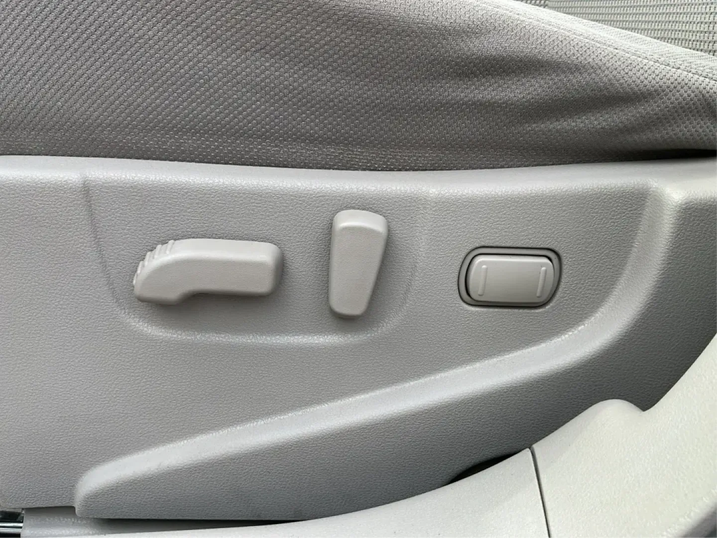 2013 Nissan Rogue SV (JN8AS5MV2DW) with an 2.5L I-4 DOHC engine, located at 1230 East Main St, Xenia, OH, 45385, (937) 908-9800, 39.688026, -83.910172 - **Experience Adventure with This 2013 Nissan Rogue SV at Advantage Car and Credit - Piqua!**<br /> <br /> Are you ready to embark on your next road trip or tackle your daily commute with confidence? The 2013 Nissan Rogue SV is perfect for budget-conscious buyers and growing families alike, offering - Photo#17