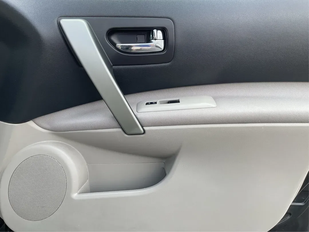 2013 Nissan Rogue SV (JN8AS5MV2DW) with an 2.5L I-4 DOHC engine, located at 1099 N County Rd 25A , Troy, OH, 45373, (937) 908-9800, 40.057079, -84.212883 - 2013 Nissan Rogue SV - Photo#19