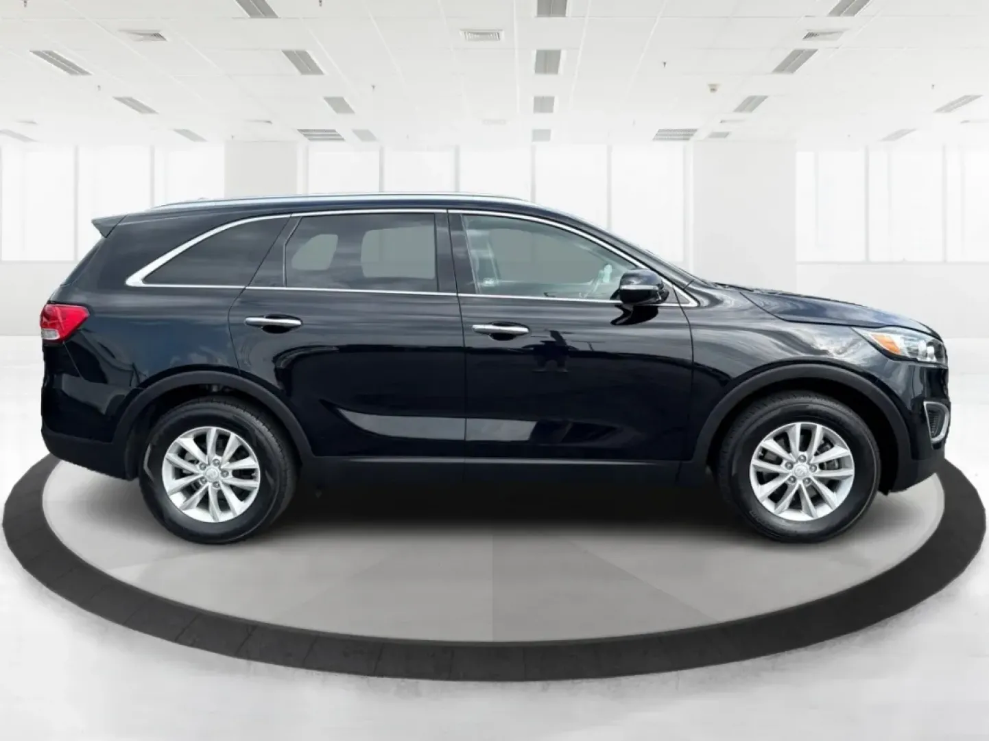 2018 Kia Sorento 2.4L LX (5XYPG4A32JG) with an 2.4L I-4 gasoline direct injection engine, located at 8750 N County Rd 25A, Piqua, OH, 45356, (937) 908-9800, 40.164391, -84.232513 - **Discover the Perfect Family Adventure with the 2018 Kia Sorento at Advantage Car and Credit - Piqua**<br /> <br /> Are you searching for a reliable SUV that seamlessly fits your family's active lifestyle? Look no further! The 2018 Kia Sorento, available now at Advantage Car and Credit in Piqua, OH - Photo#1