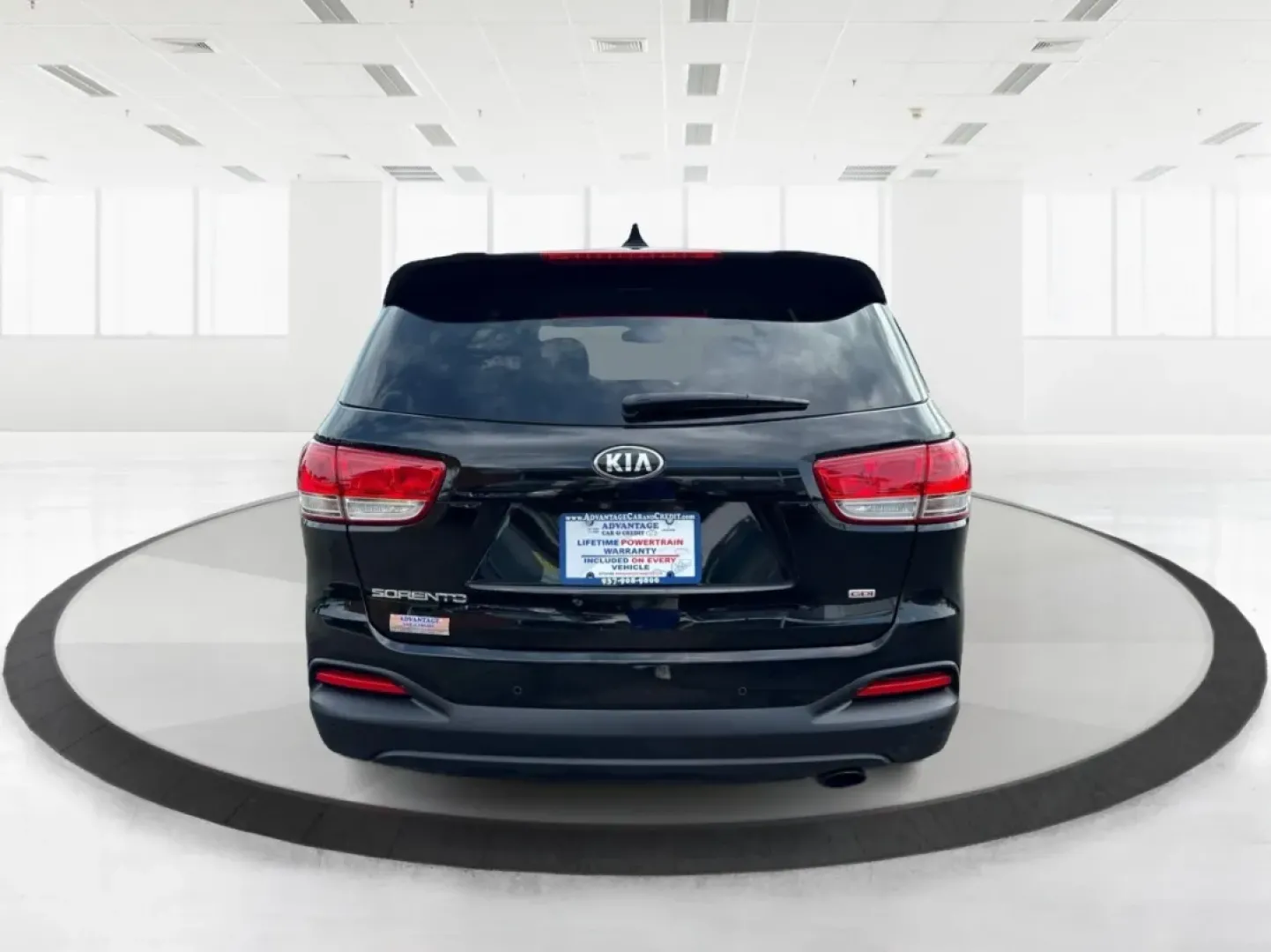 2018 Kia Sorento 2.4L LX (5XYPG4A32JG) with an 2.4L I-4 gasoline direct injection engine, located at 8750 N County Rd 25A, Piqua, OH, 45356, (937) 908-9800, 40.164391, -84.232513 - **Discover the Perfect Family Adventure with the 2018 Kia Sorento at Advantage Car and Credit - Piqua**<br /> <br /> Are you searching for a reliable SUV that seamlessly fits your family's active lifestyle? Look no further! The 2018 Kia Sorento, available now at Advantage Car and Credit in Piqua, OH - Photo#3