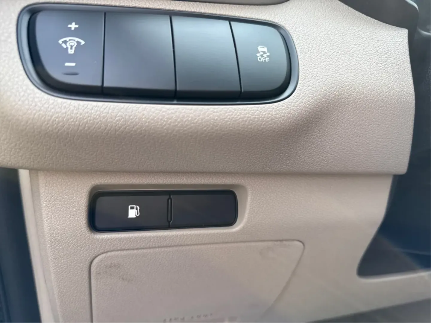 2018 Kia Sorento 2.4L LX (5XYPG4A32JG) with an 2.4L I-4 gasoline direct injection engine, located at 8750 N County Rd 25A, Piqua, OH, 45356, (937) 908-9800, 40.164391, -84.232513 - **Discover the Perfect Family Adventure with the 2018 Kia Sorento at Advantage Car and Credit - Piqua**<br /> <br /> Are you searching for a reliable SUV that seamlessly fits your family's active lifestyle? Look no further! The 2018 Kia Sorento, available now at Advantage Car and Credit in Piqua, OH - Photo#17