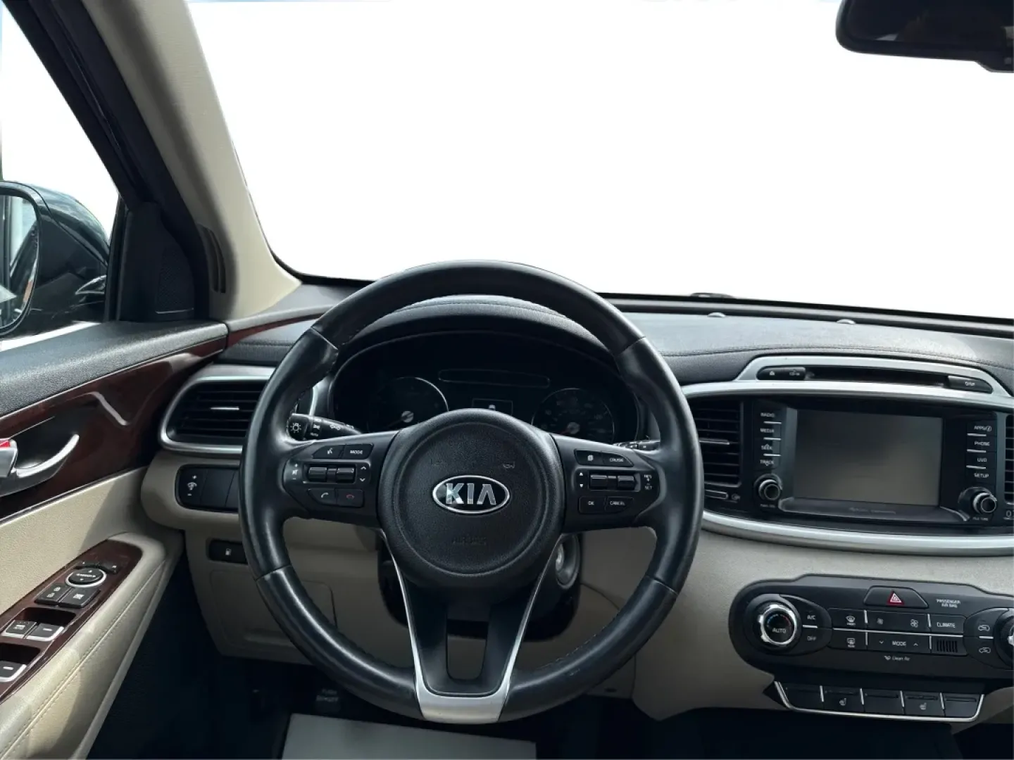 2018 Kia Sorento 2.4L LX (5XYPG4A32JG) with an 2.4L I-4 gasoline direct injection engine, located at 8750 N County Rd 25A, Piqua, OH, 45356, (937) 908-9800, 40.164391, -84.232513 - **Discover the Perfect Family Adventure with the 2018 Kia Sorento at Advantage Car and Credit - Piqua**<br /> <br /> Are you searching for a reliable SUV that seamlessly fits your family's active lifestyle? Look no further! The 2018 Kia Sorento, available now at Advantage Car and Credit in Piqua, OH - Photo#21