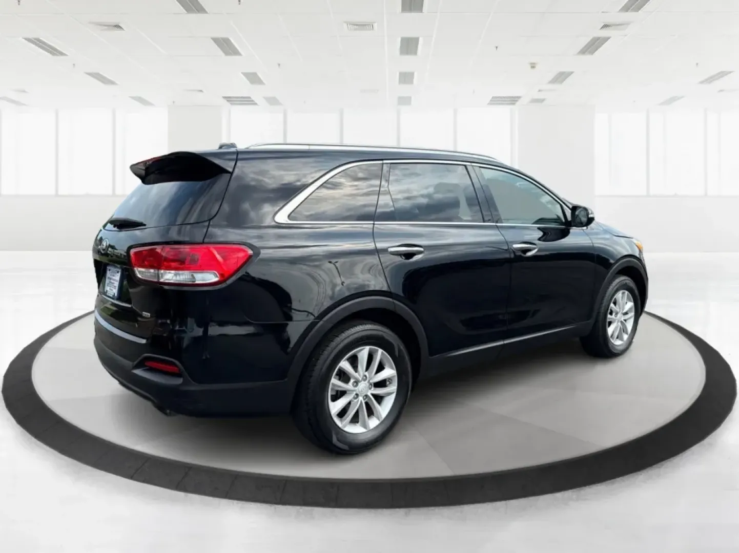 2018 Kia Sorento 2.4L LX (5XYPG4A32JG) with an 2.4L I-4 gasoline direct injection engine, located at 880 E. National Road, Vandalia, OH, 45377, (937) 908-9800, 39.891918, -84.183594 - **Discover the Perfect Family Adventure with the 2018 Kia Sorento at Advantage Car and Credit - Piqua**<br /> <br /> Are you searching for a reliable SUV that seamlessly fits your family's active lifestyle? Look no further! The 2018 Kia Sorento, available now at Advantage Car and Credit in Piqua, OH - Photo#2