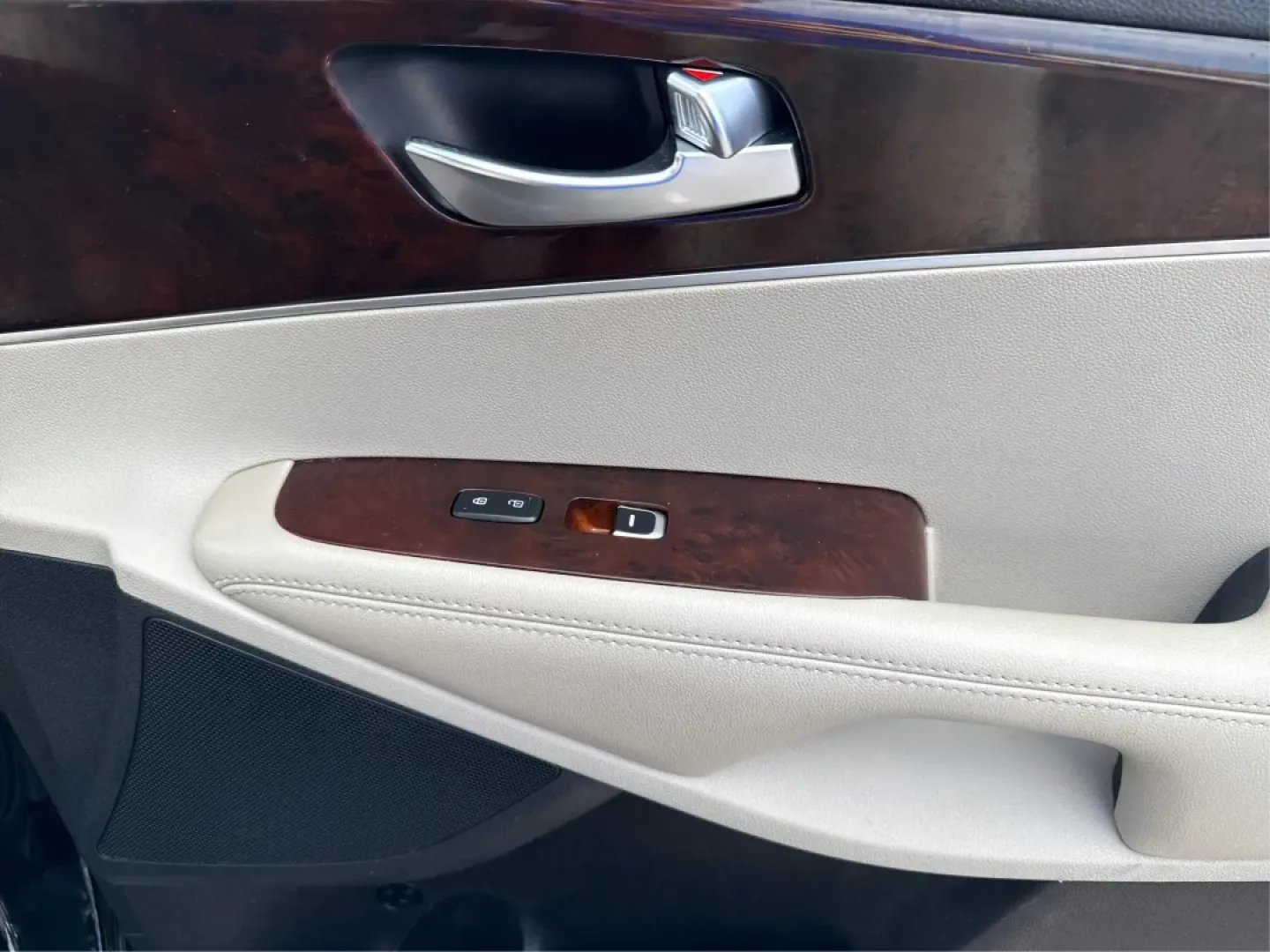 2018 Kia Sorento 2.4L LX (5XYPG4A32JG) with an 2.4L I-4 gasoline direct injection engine, located at 880 E. National Road, Vandalia, OH, 45377, (937) 908-9800, 39.891918, -84.183594 - **Discover the Perfect Family Adventure with the 2018 Kia Sorento at Advantage Car and Credit - Piqua**<br /> <br /> Are you searching for a reliable SUV that seamlessly fits your family's active lifestyle? Look no further! The 2018 Kia Sorento, available now at Advantage Car and Credit in Piqua, OH - Photo#20