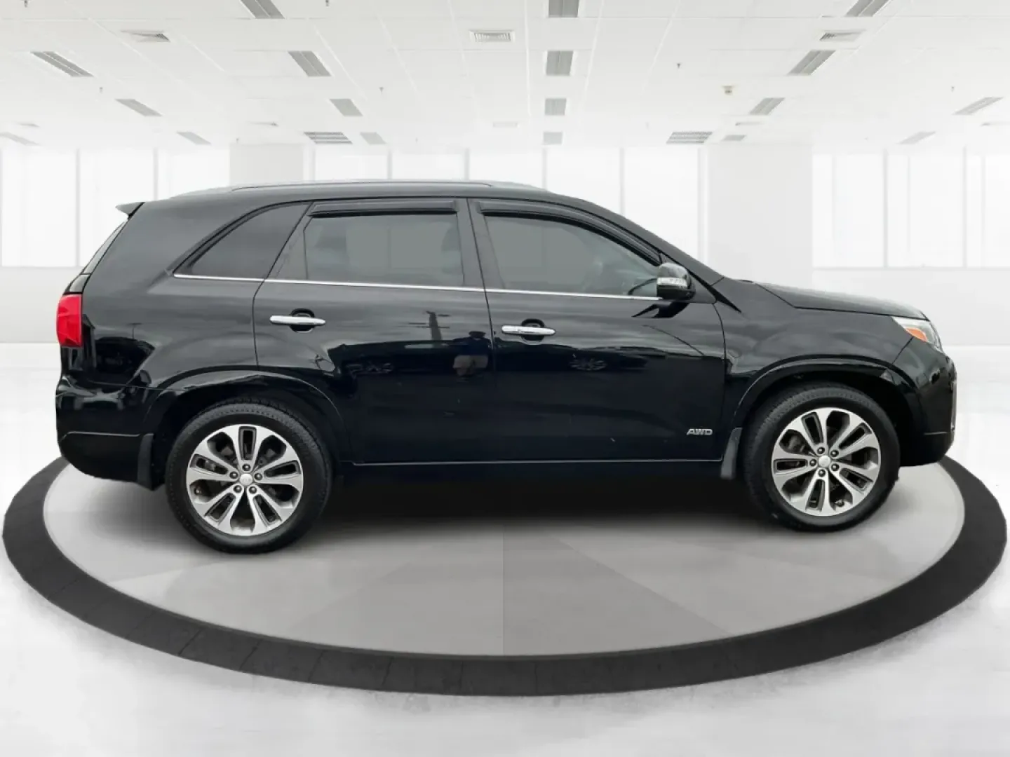 2014 Kia Sorento SX V6 AWD (5XYKWDA72EG) with an 3.3L V6 DOHC 24V engine, 6-Speed Automatic transmission, located at 1184 Kauffman Ave, Fairborn, OH, 45324, (937) 908-9800, 39.807072, -84.030914 - Are you ready to elevate your driving experience and embark on new adventures? Look no further than this stunning 2014 Kia Sorento SX V6 AWD, a robust SUV that's perfect for growing families, weekend explorers, and daily commuters alike. With its impressive blend of comfort, capability, and advanced - Photo#1
