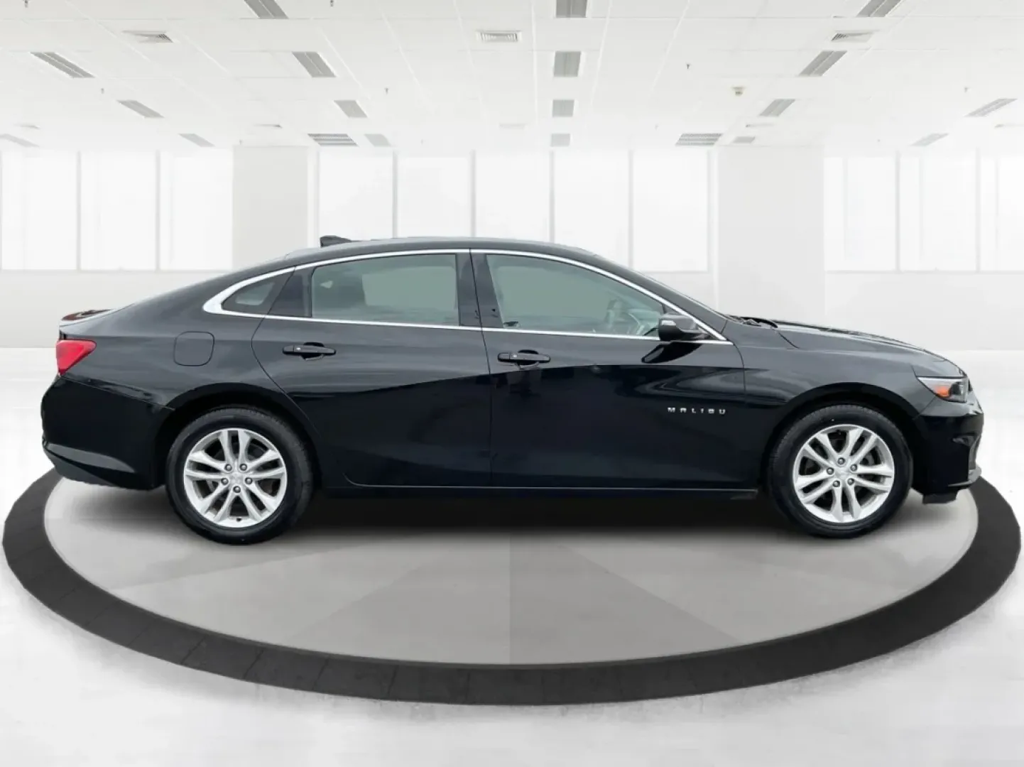 2018 Chevrolet Malibu LT (1G1ZD5ST8JF) with an ECOTEC 1.5L I-4 gasoline direct injection engine, located at 1951 S Dayton Lakeview Rd., New Carlisle, OH, 45344, (937) 908-9800, 39.890999, -84.050255 - **Discover Your Next Adventure with the 2018 Chevrolet Malibu LT at Advantage Car and Credit!**<br /> <br /> Are you ready to elevate your daily commute or family outings with a stylish and reliable sedan? The 2018 Chevrolet Malibu LT is the perfect vehicle for those seeking a balance of comfort, pe - Photo#1