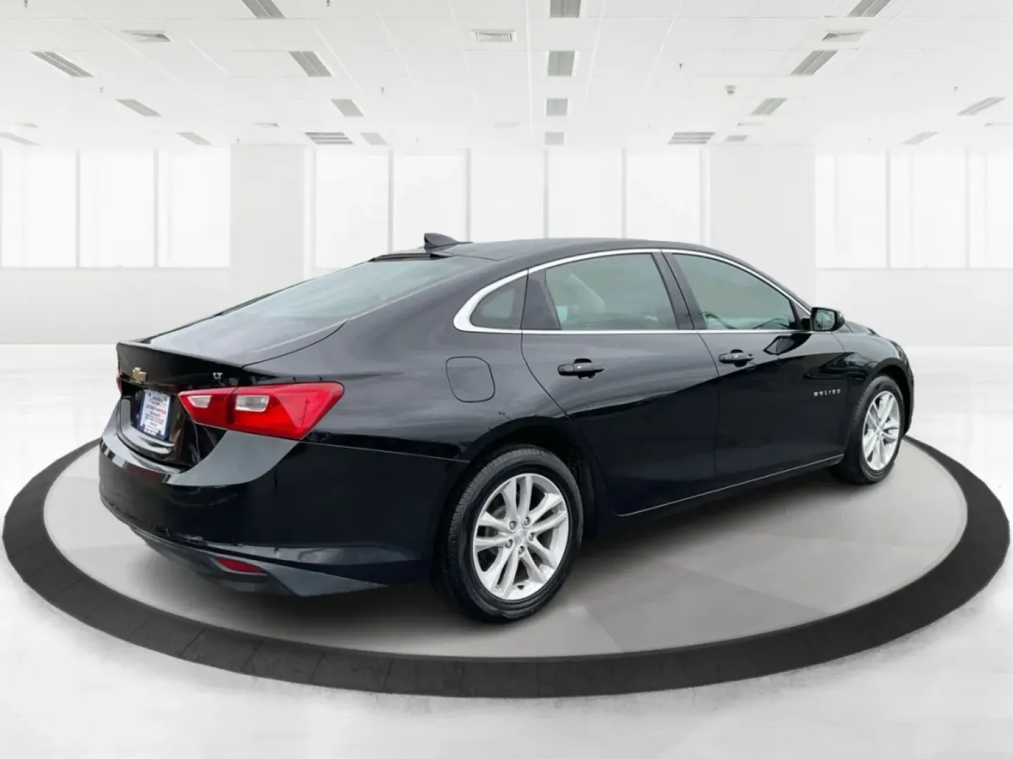 2018 Chevrolet Malibu LT (1G1ZD5ST8JF) with an ECOTEC 1.5L I-4 gasoline direct injection engine, located at 1951 S Dayton Lakeview Rd., New Carlisle, OH, 45344, (937) 908-9800, 39.890999, -84.050255 - **Discover Your Next Adventure with the 2018 Chevrolet Malibu LT at Advantage Car and Credit!**<br /> <br /> Are you ready to elevate your daily commute or family outings with a stylish and reliable sedan? The 2018 Chevrolet Malibu LT is the perfect vehicle for those seeking a balance of comfort, pe - Photo#2