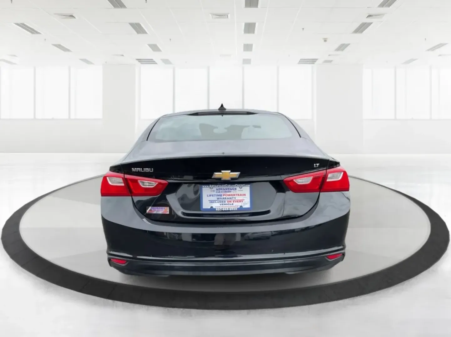 2018 Chevrolet Malibu LT (1G1ZD5ST8JF) with an ECOTEC 1.5L I-4 gasoline direct injection engine, located at 1951 S Dayton Lakeview Rd., New Carlisle, OH, 45344, (937) 908-9800, 39.890999, -84.050255 - **Discover Your Next Adventure with the 2018 Chevrolet Malibu LT at Advantage Car and Credit!**<br /> <br /> Are you ready to elevate your daily commute or family outings with a stylish and reliable sedan? The 2018 Chevrolet Malibu LT is the perfect vehicle for those seeking a balance of comfort, pe - Photo#3